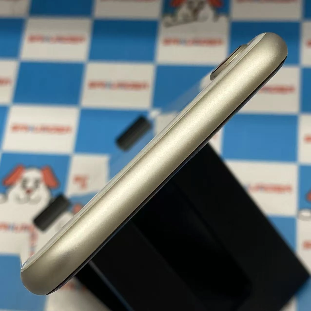 iPhoneSE 第3世代 64GB スターライト MMYD3J/A SoftBank版SIMフリー美品