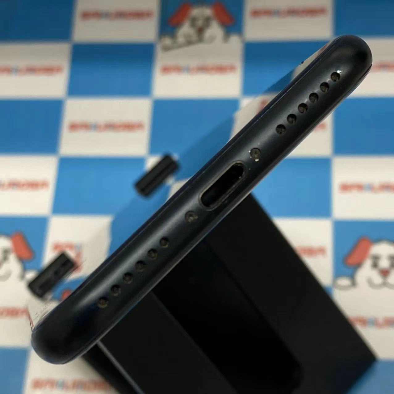 iPhoneSE 第3世代 64GB ミッドナイト MMYC3J/A AU版SIMフリー