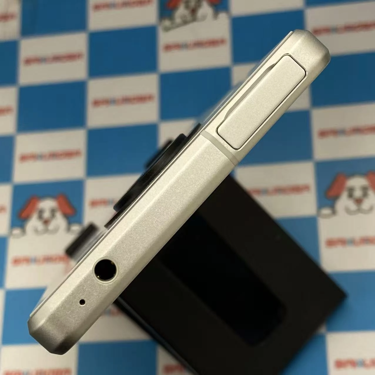 AQUOS R8 8GB/256GB クリーム SH-52D docomo版SIMフリー ジャンク品