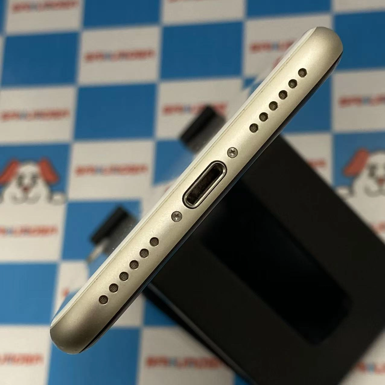 iPhoneSE 第3世代 64GB スターライト MMYD3J/A SoftBank版SIMフリー 美品