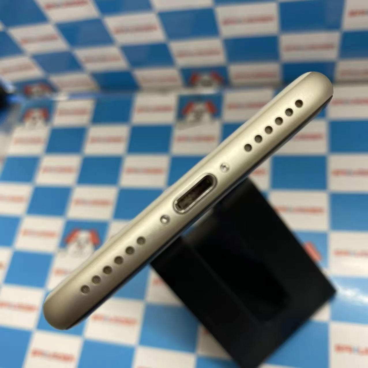 iPhoneSE 第3世代 64GB スターライト MMYD3J/A SoftBank版SIMフリー