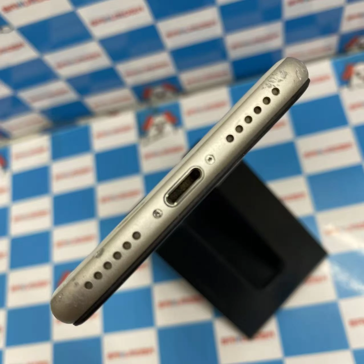 iPhoneSE 第3世代 64GB スターライト MMYD3J/A Apple版SIMフリー ジャンク品