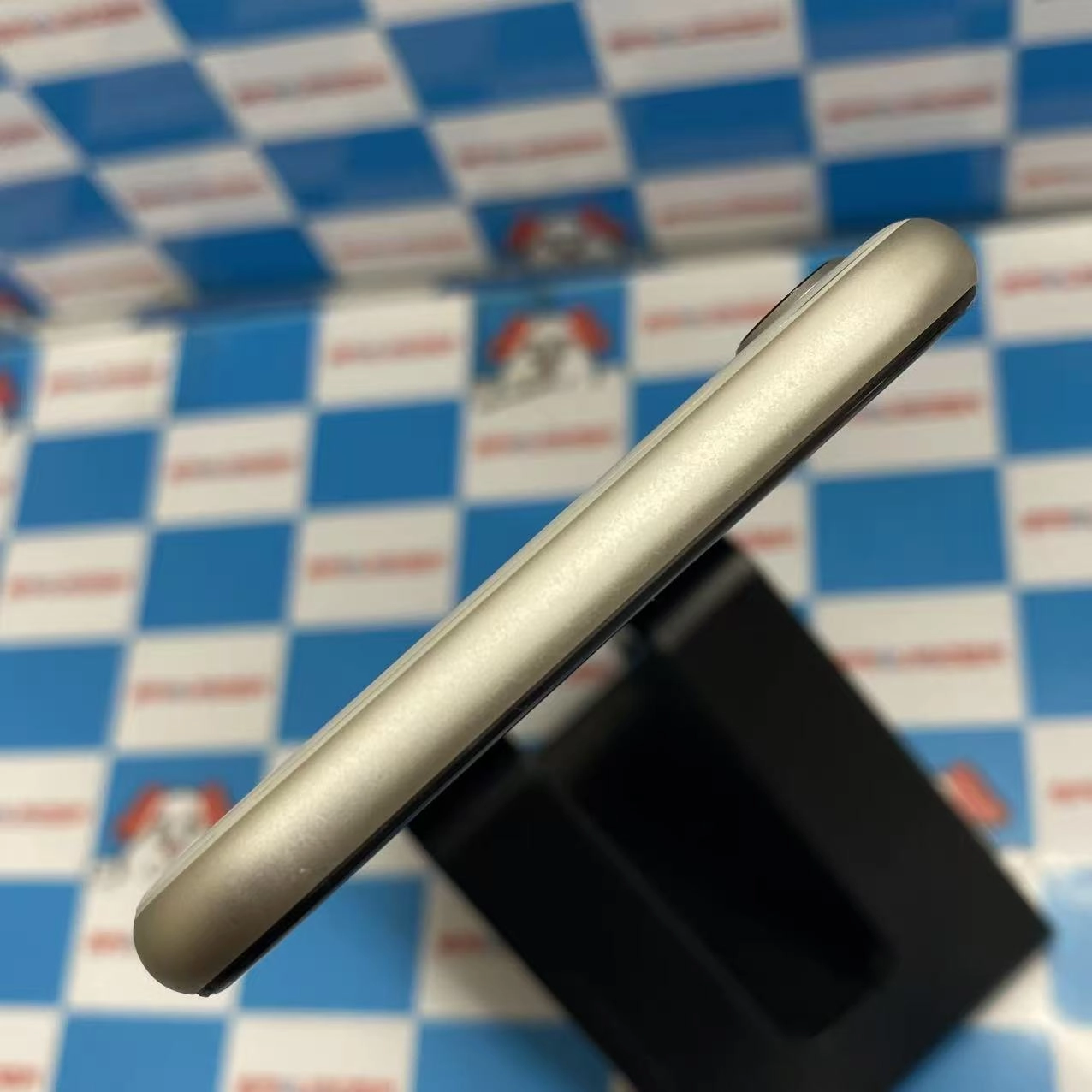 iPhoneSE 第3世代 256GB スターライト MMYK3J/A Apple版SIMフリー 美品