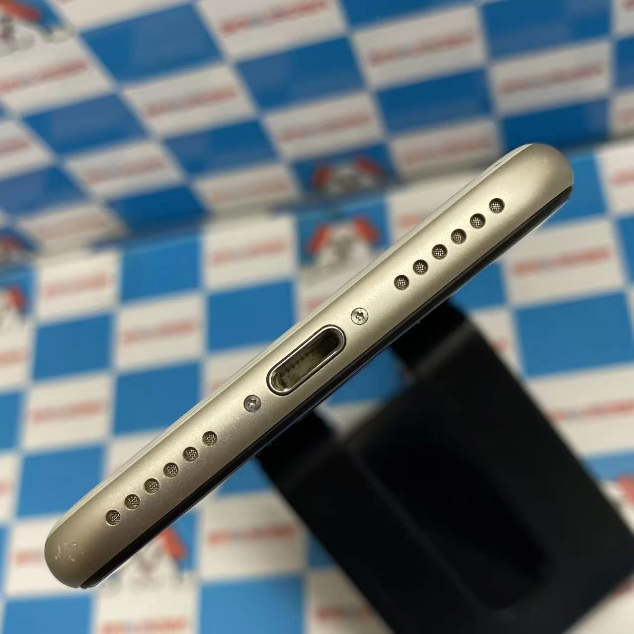 iPhoneSE 第3世代 256GB スターライト MMYK3J/A Apple版SIMフリー 美品