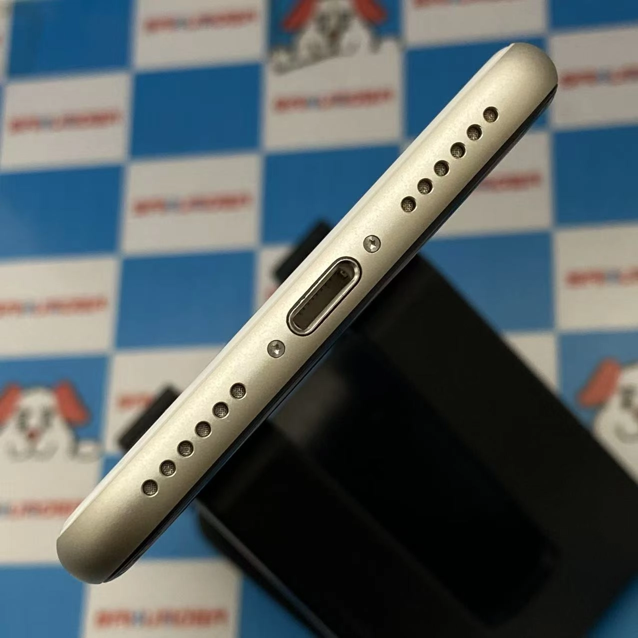 掘り出し物コーナー iPhoneSE 第3世代 64GB MMYD3J/A docomo ジャンク品