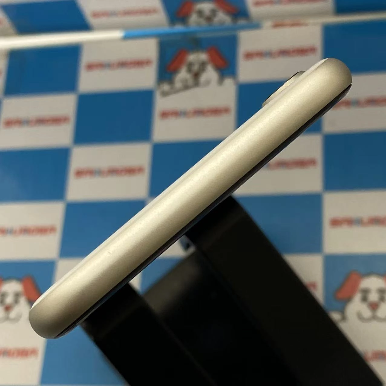 掘り出し物コーナー iPhoneSE 第3世代 64GB MMYD3J/A docomo ジャンク品