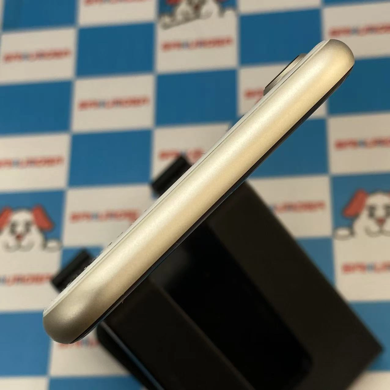 掘り出し物コーナー iPhoneSE3 第3世代 docomo 128GB MMYF3J/A ジャンク品