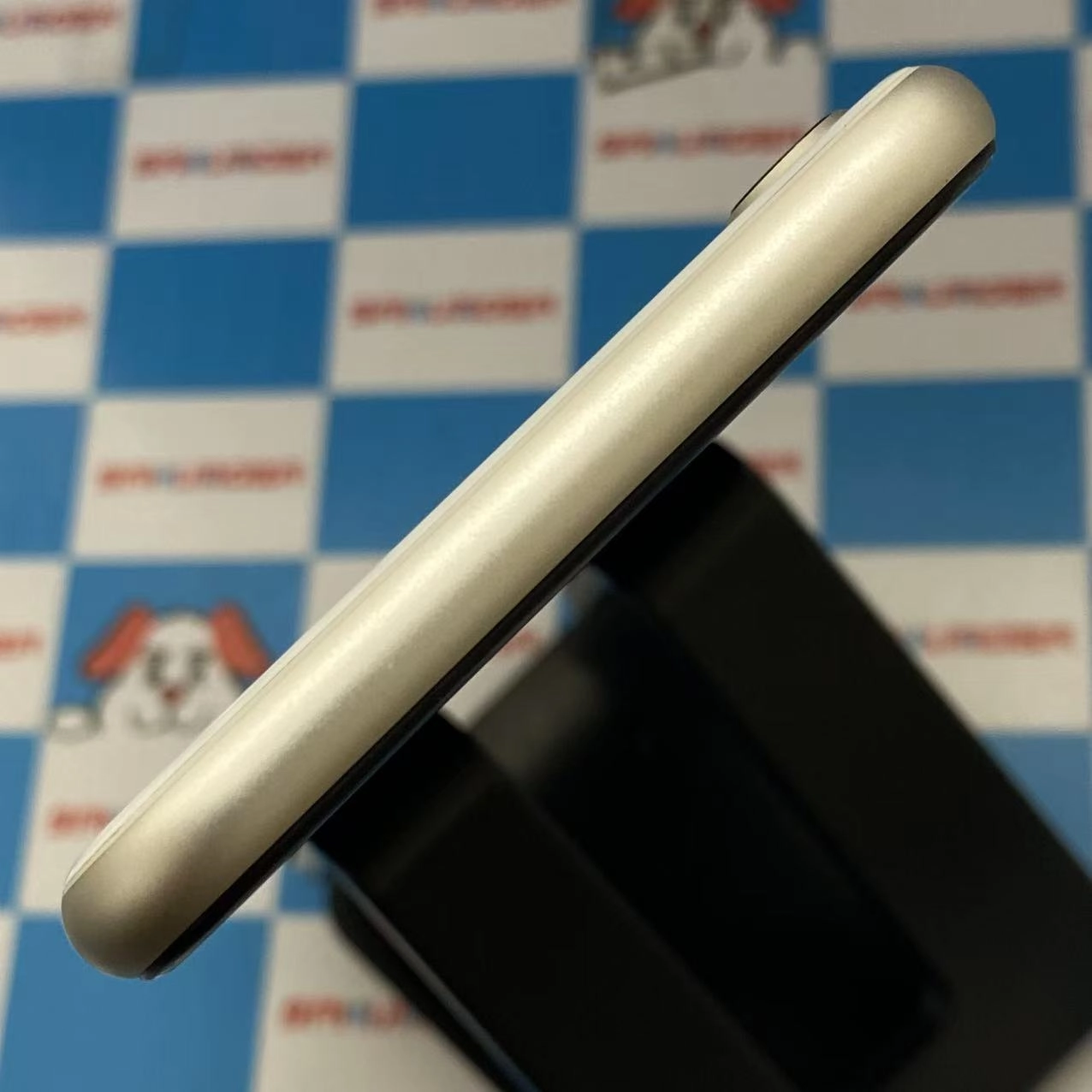 iPhoneSE 第3世代 64GB スターライト MMYD3J/A AU版SIMフリー ジャンク品