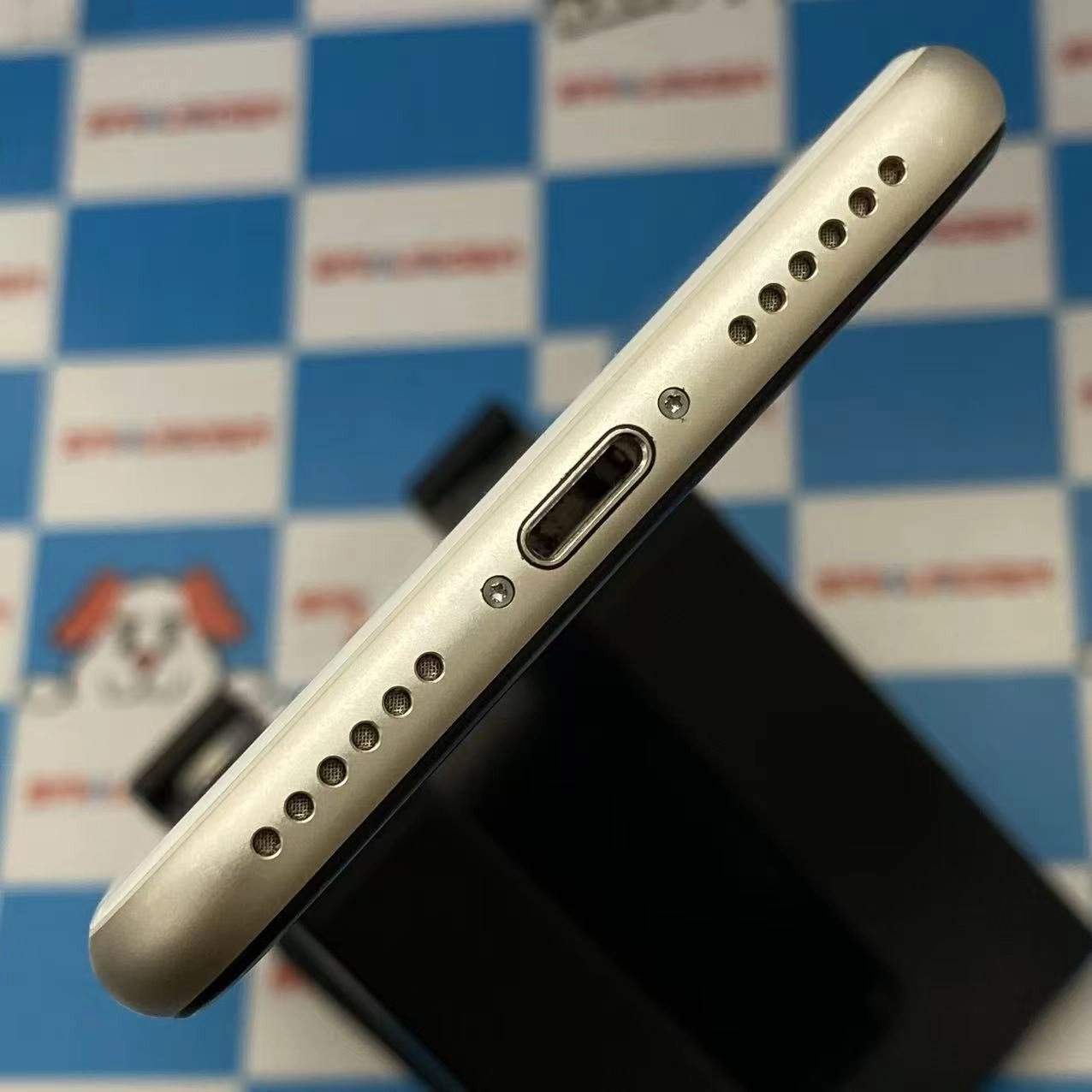 iPhoneSE 第3世代 64GB スターライト MMYD3J/A AU版SIMフリー ジャンク品