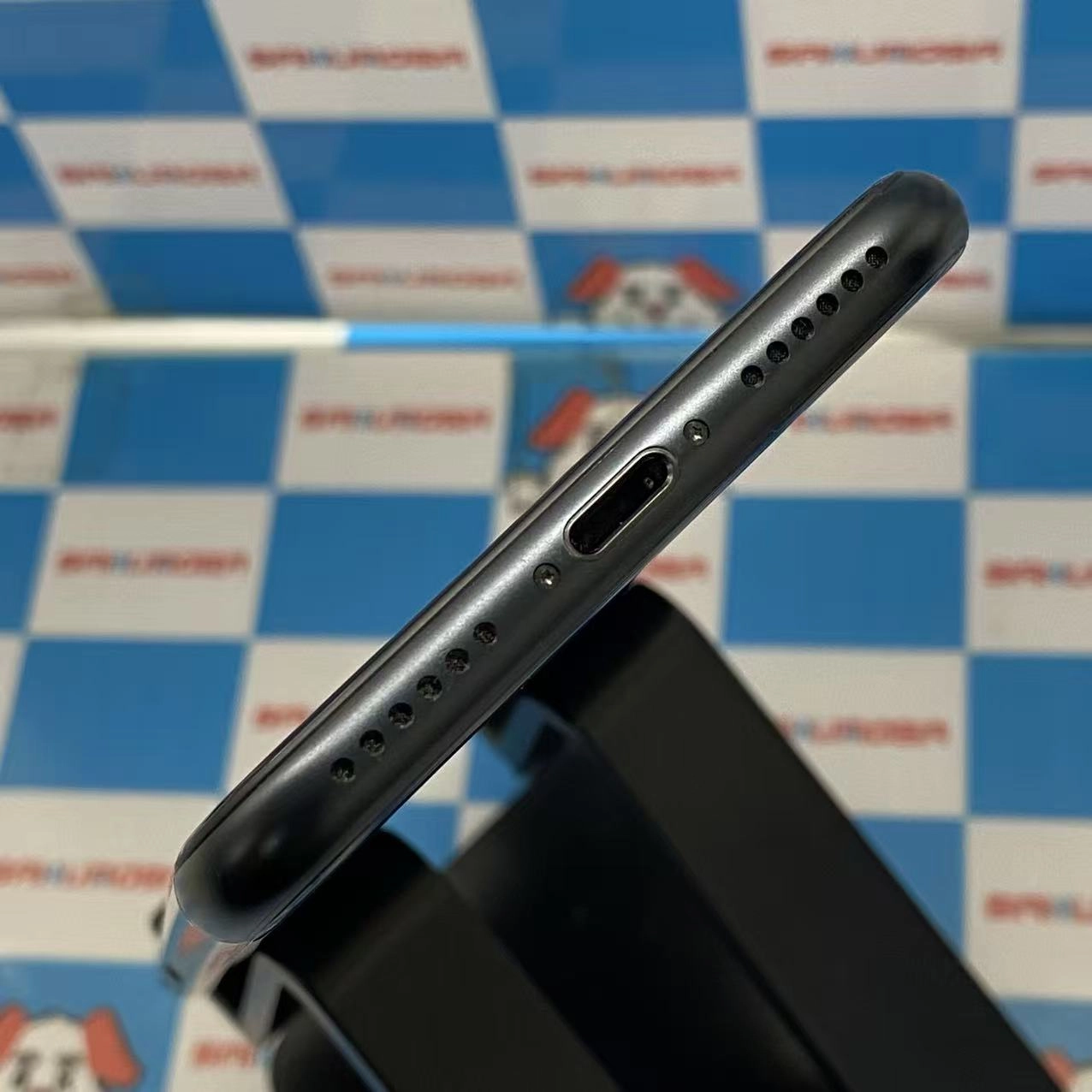 iPhoneSE 第3世代 128GB ミッドナイト MMYF3J/A au版SIMフリー 美品