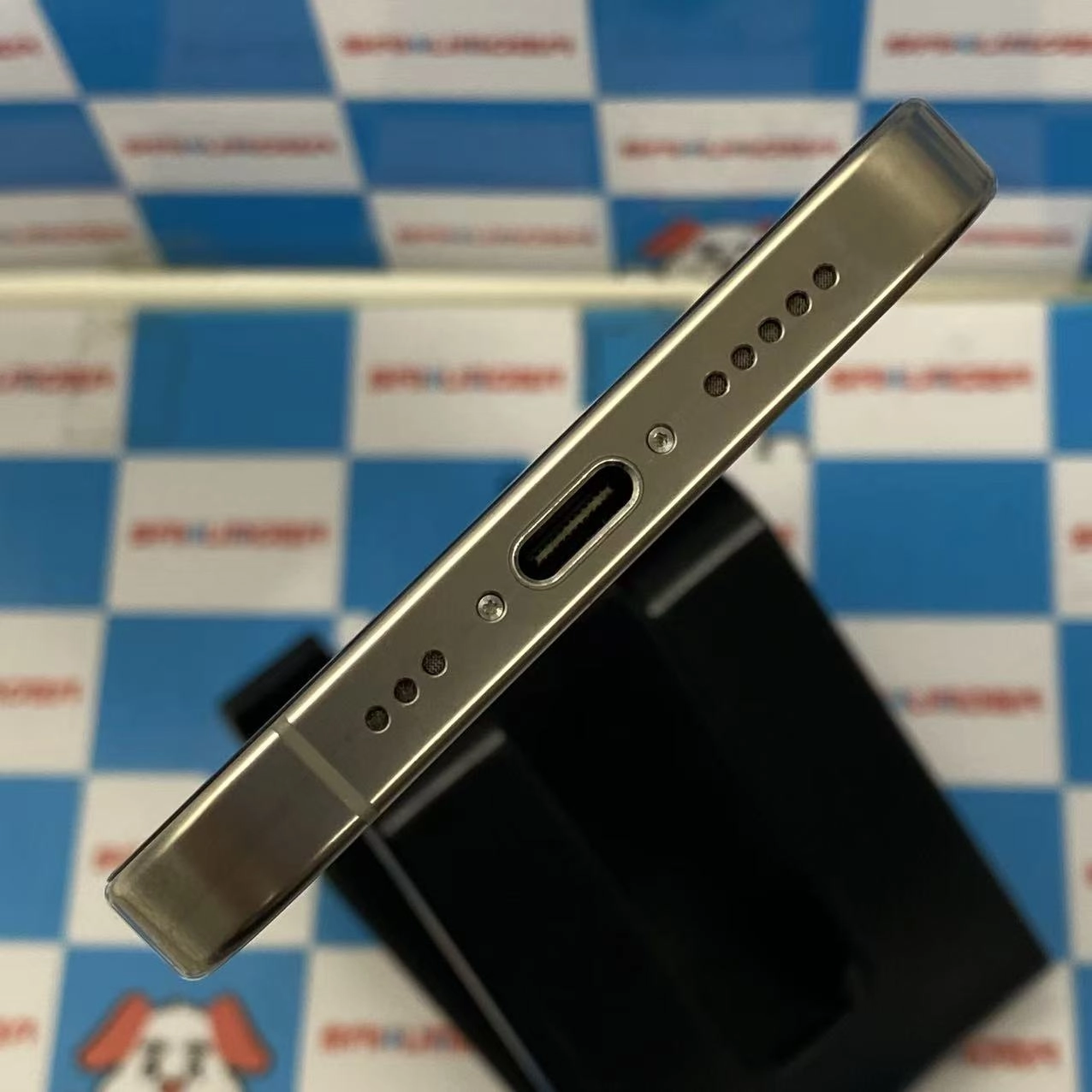 iPhone16 Pro 1TB ナチュラルチタニウム MYNC3J/A docomo版SIMフリー美品