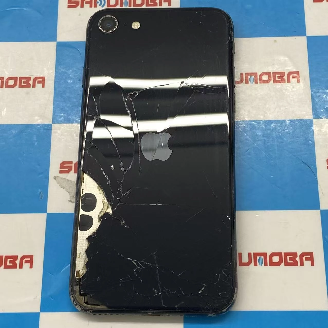 iPhoneSE 第3世代 64GB ミッドナイト MMYC3J/A AU版SIMフリー ジャンク品