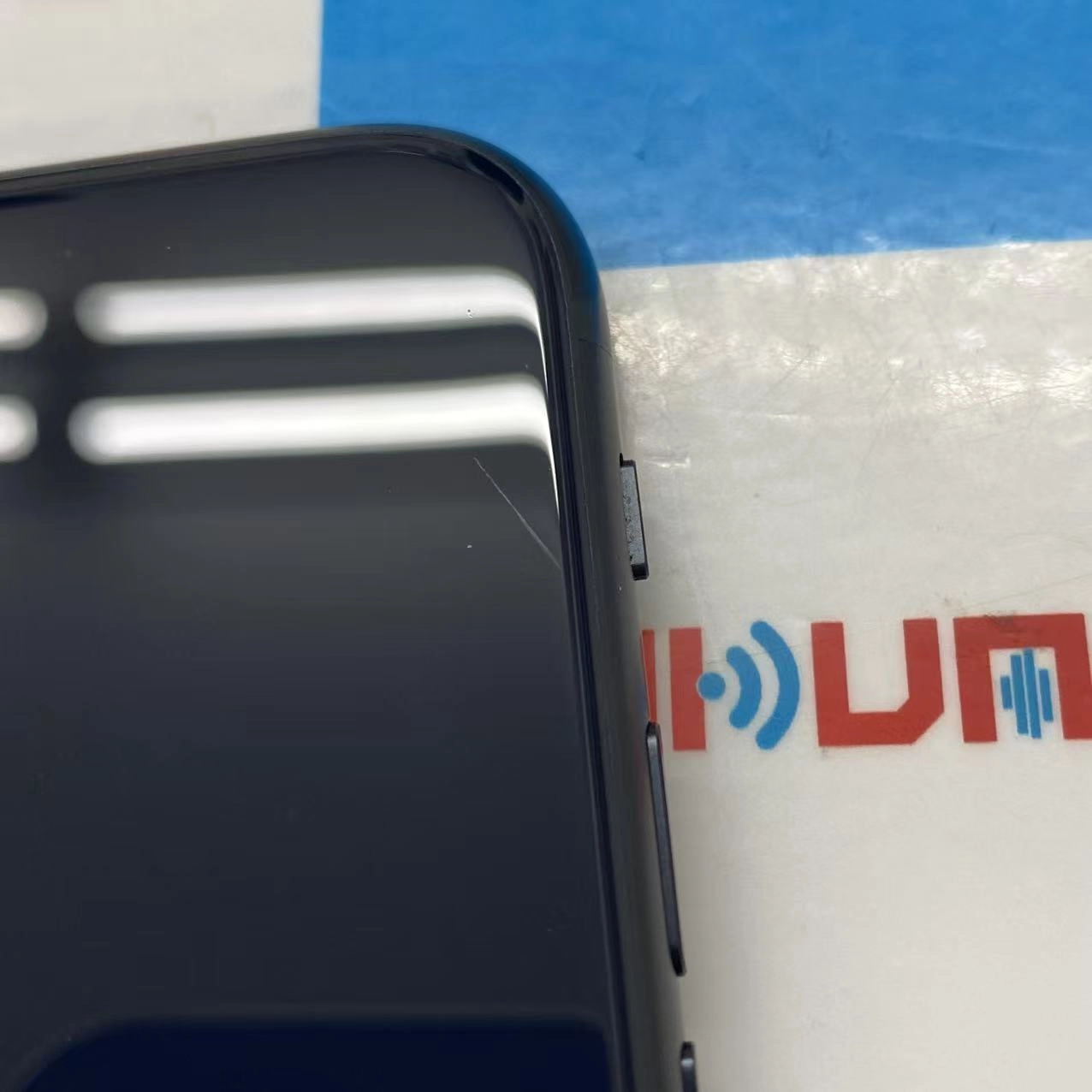 iPhoneSE 第3世代 64GB ミッドナイト MMYC3J/A docomo版SIMフリー 美品