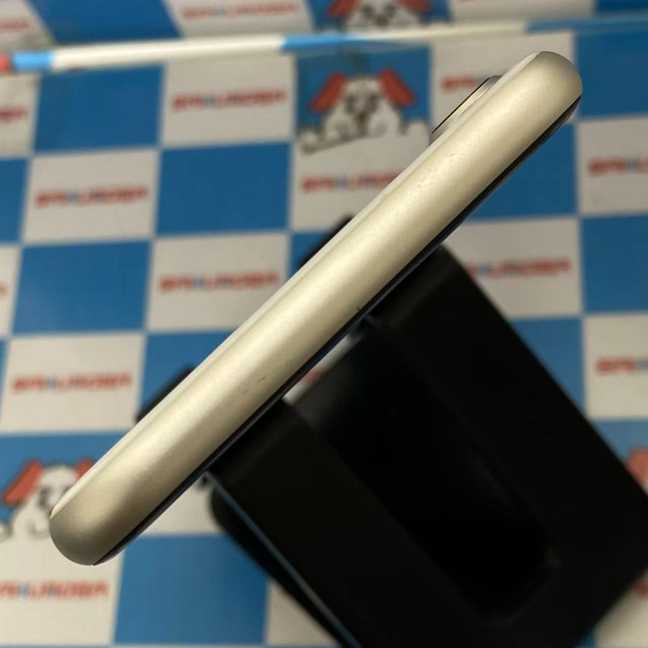 iPhoneSE 第3世代 64GB スターライト MMYD3J/A AU版SIMフリー 美品