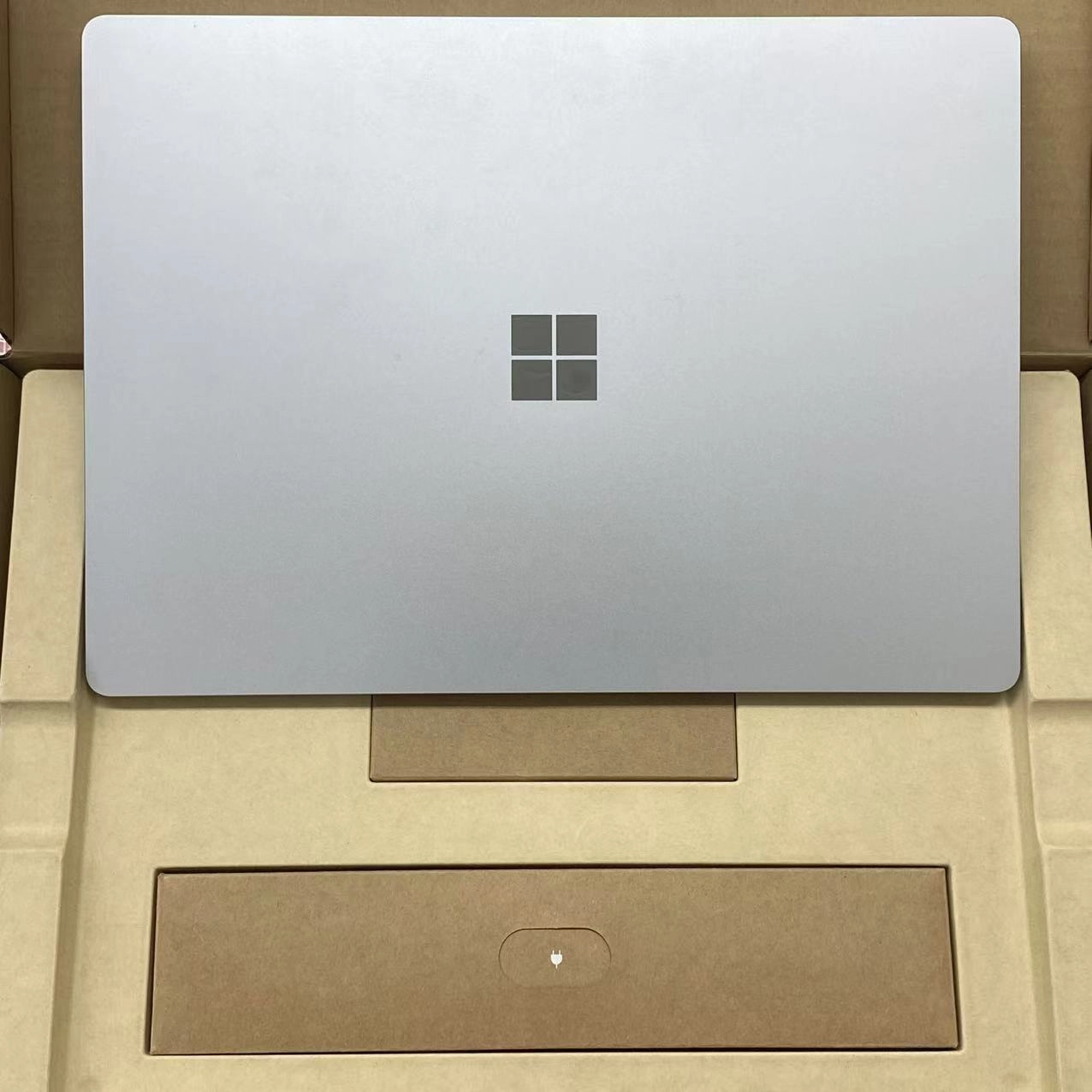 Surface Laptop 5 13.5インチ  Core i5 8GB/256GB プラチナ 1950 極美品 マットブラック