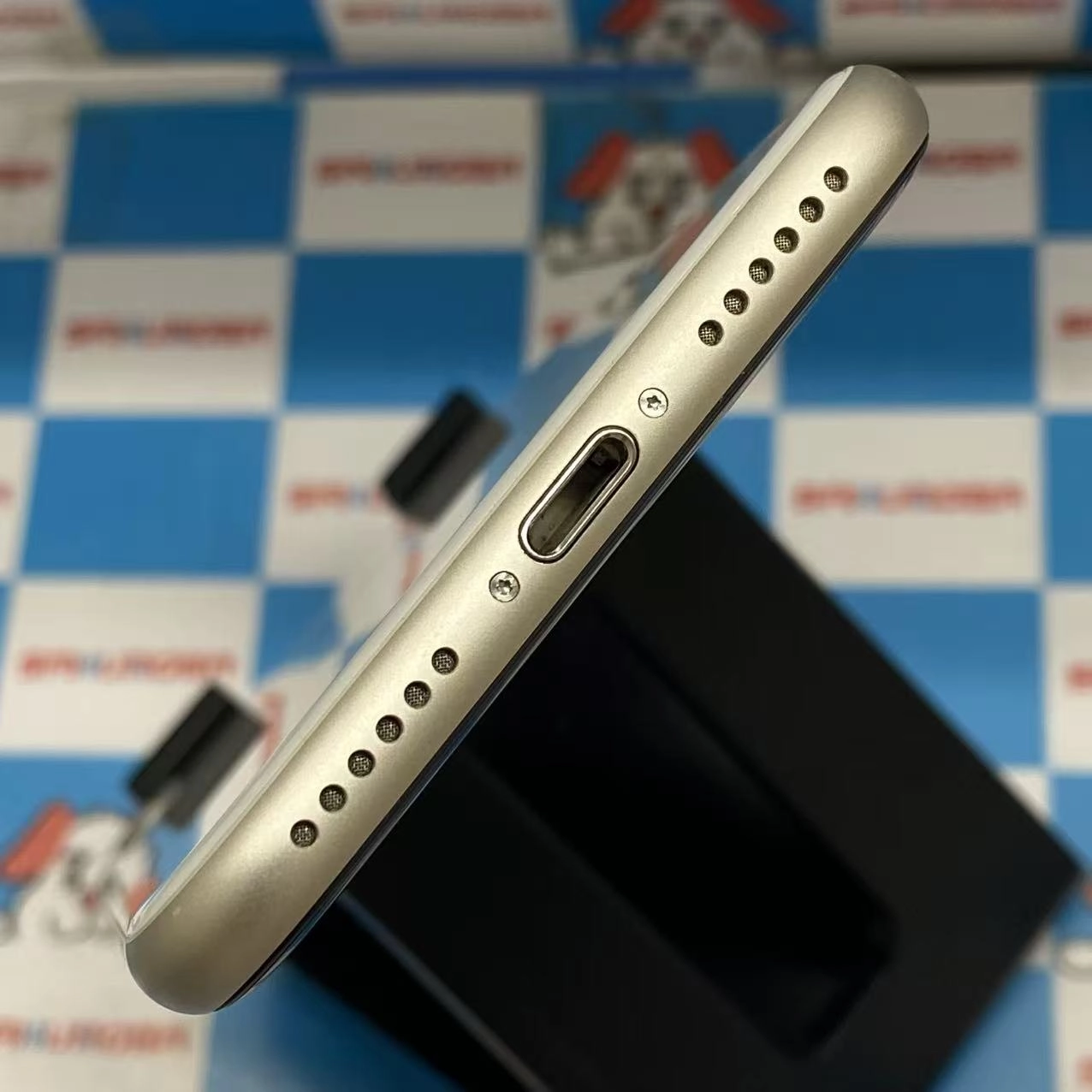 iPhoneSE 第3世代 64GB スターライト MMYD3J/A SoftBank版SIMフリー美品