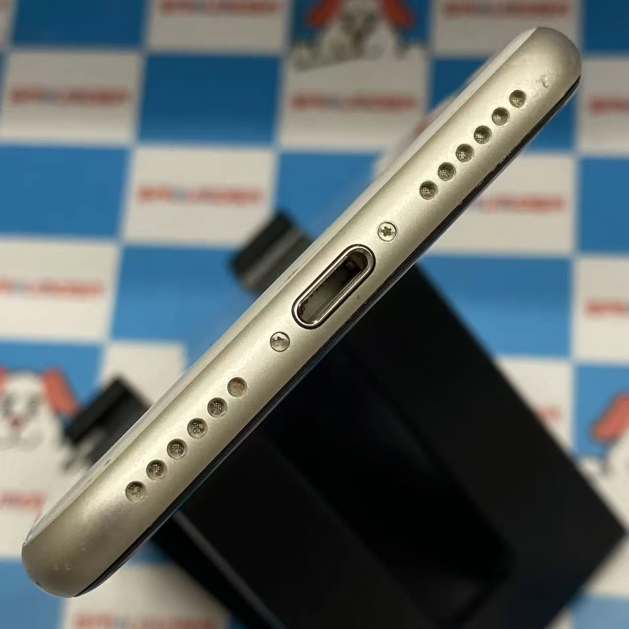 iPhoneSE 第3世代 64GB スターライト MMYD3J/A SIMフリー