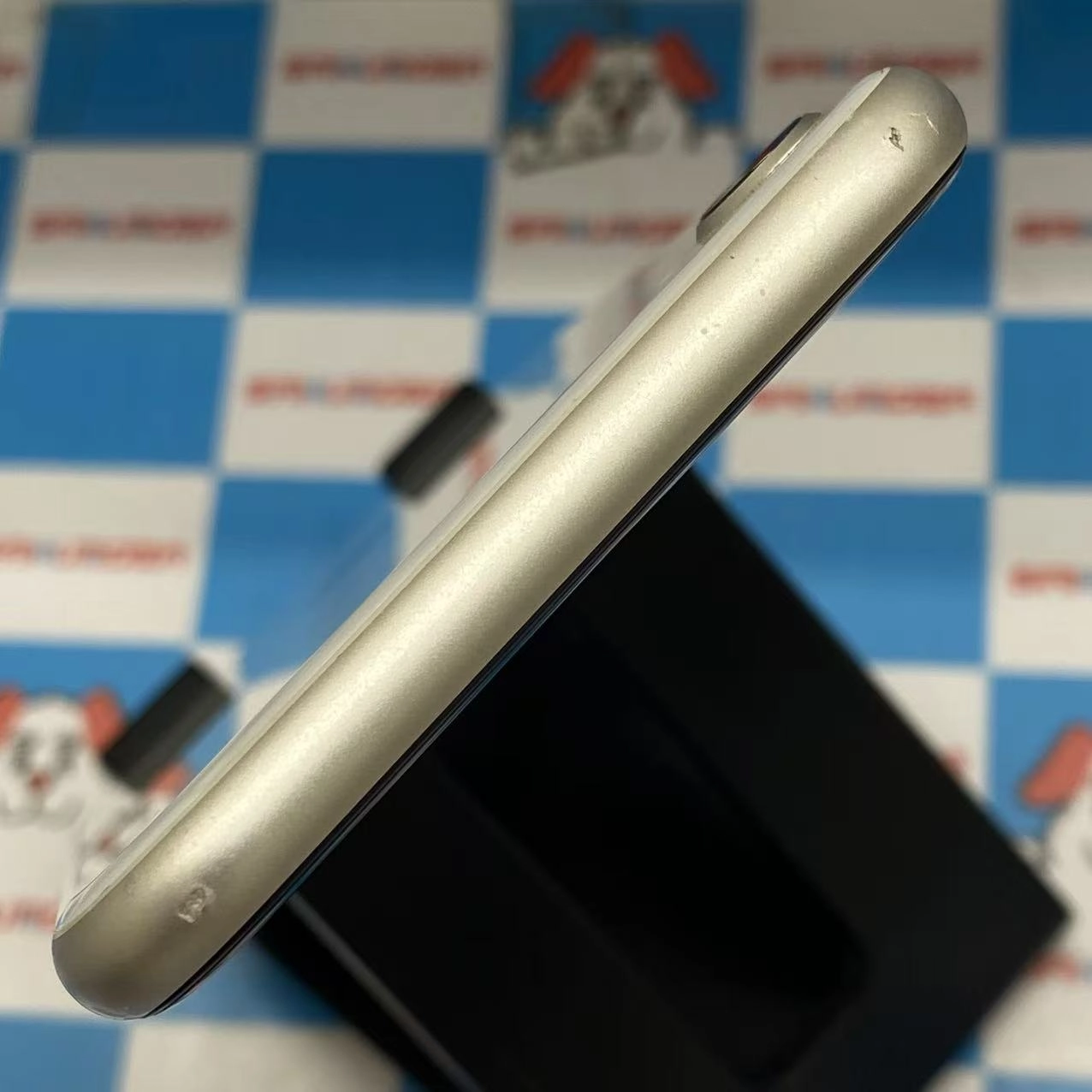 iPhoneSE 第3世代 64GB スターライト MMYD3J/A SIMフリー