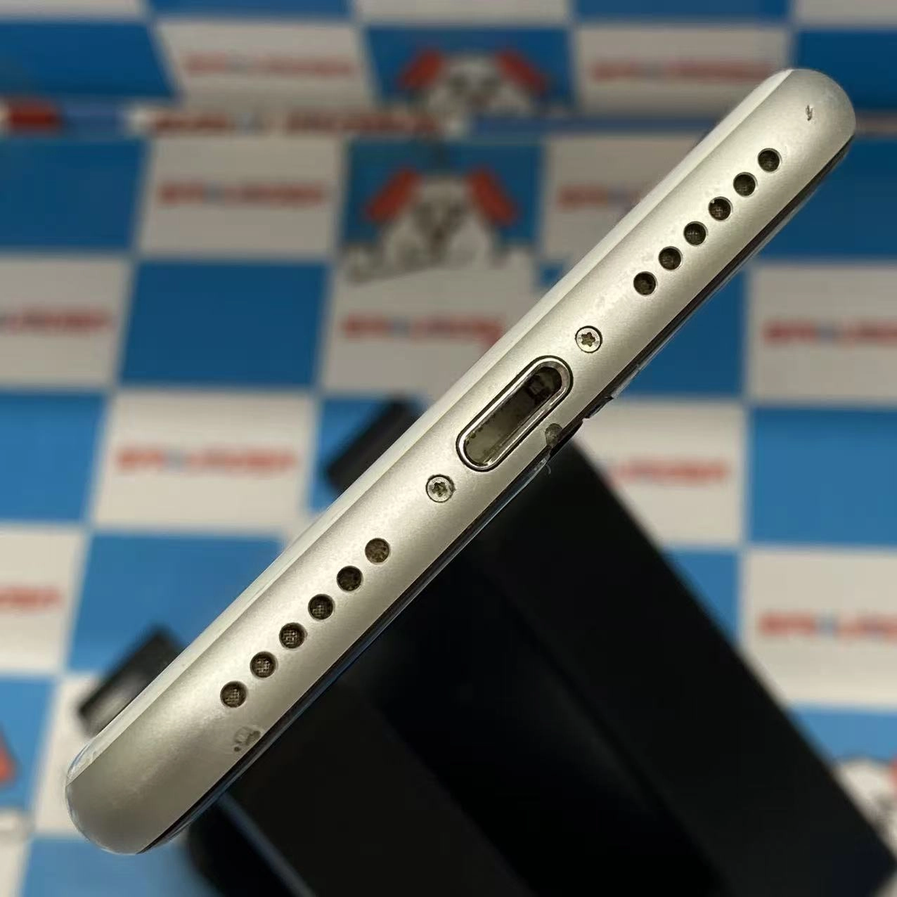 iPhoneSE 第2世代 128GB ホワイト MXD12J/A auジャンク品