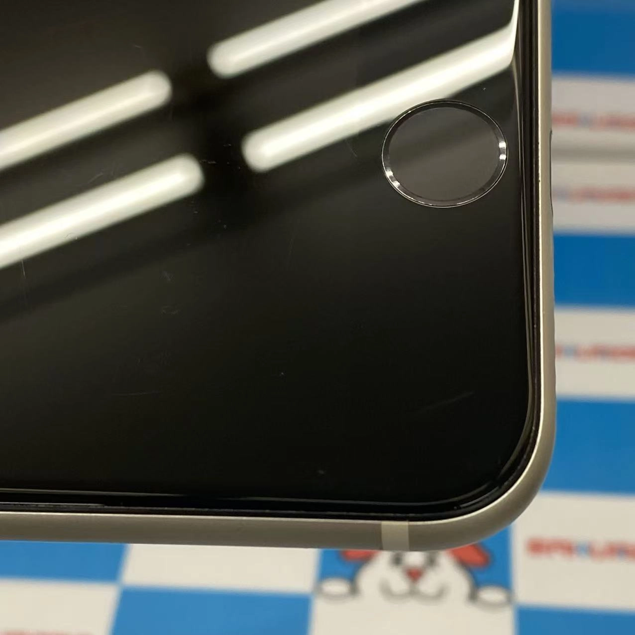 iPhoneSE 第3世代 64GB スターライト MMYD3J/A AU版SIMフリー