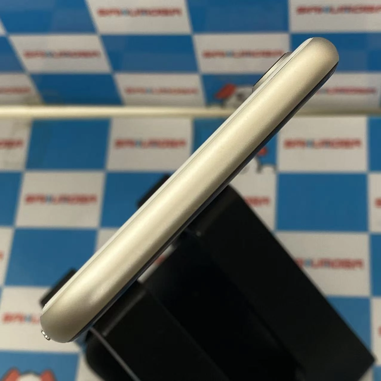 iPhoneSE 第3世代 64GB スターライト MMYD3J/A AU版SIMフリー