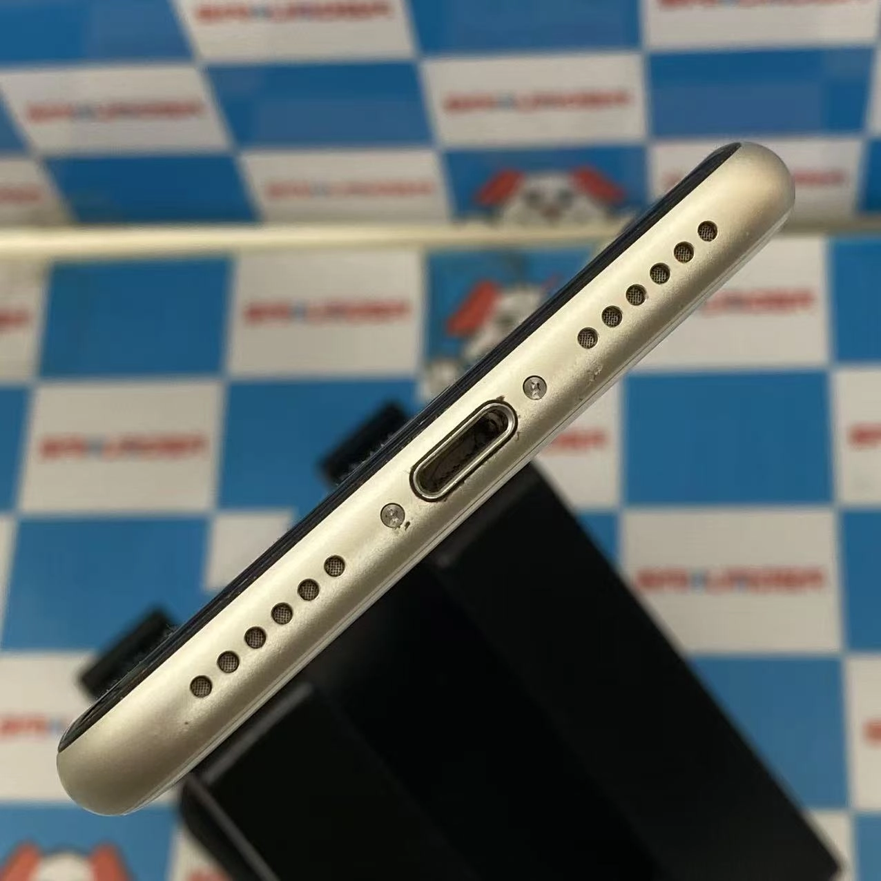 iPhoneSE 第3世代 64GB スターライト MMYD3J/A AU版SIMフリー