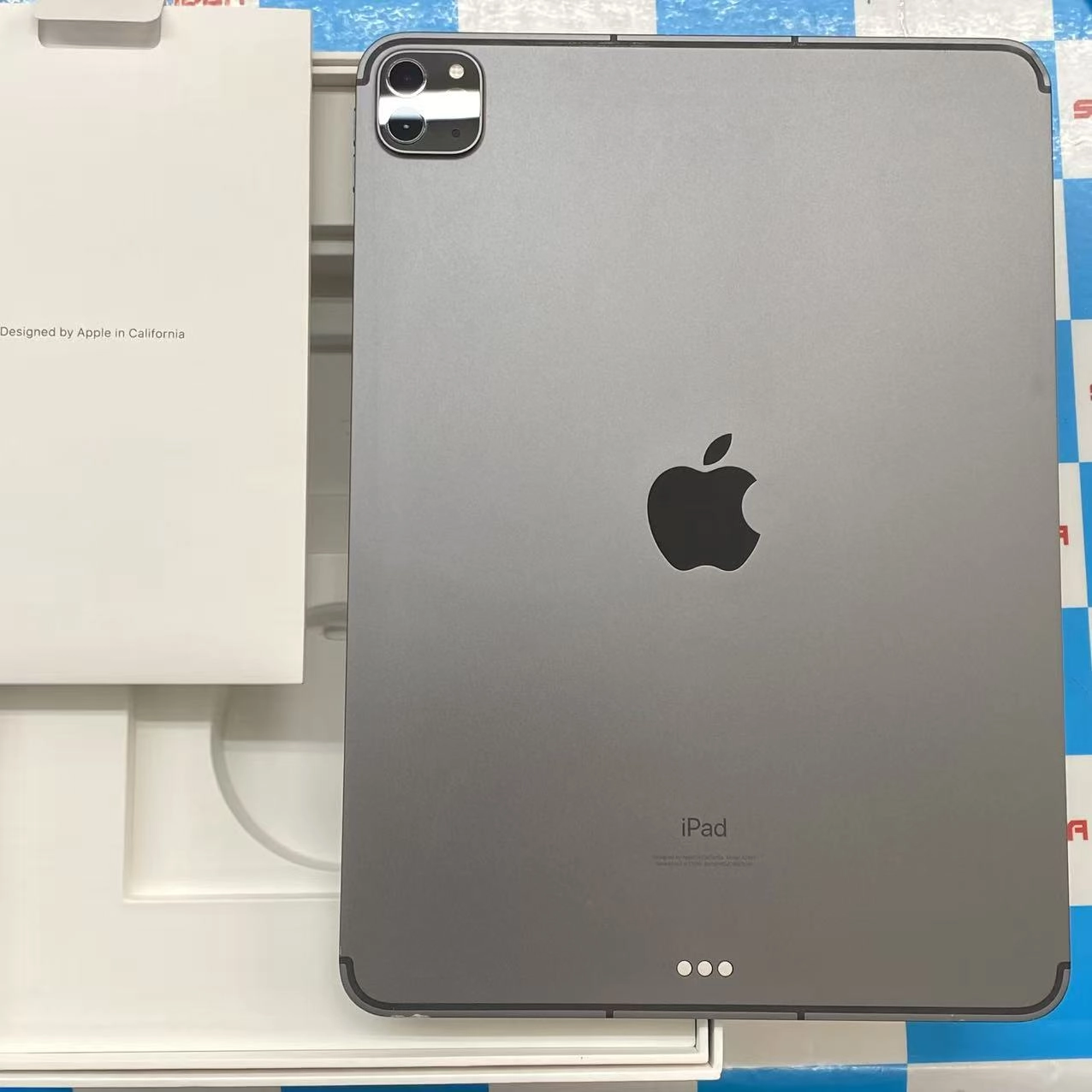 iPad Pro 11インチ 第3世代 Wi-Fi+Cellular 256GB スペースグレイ MHW73J/A docomo版SIMフリージャンク品