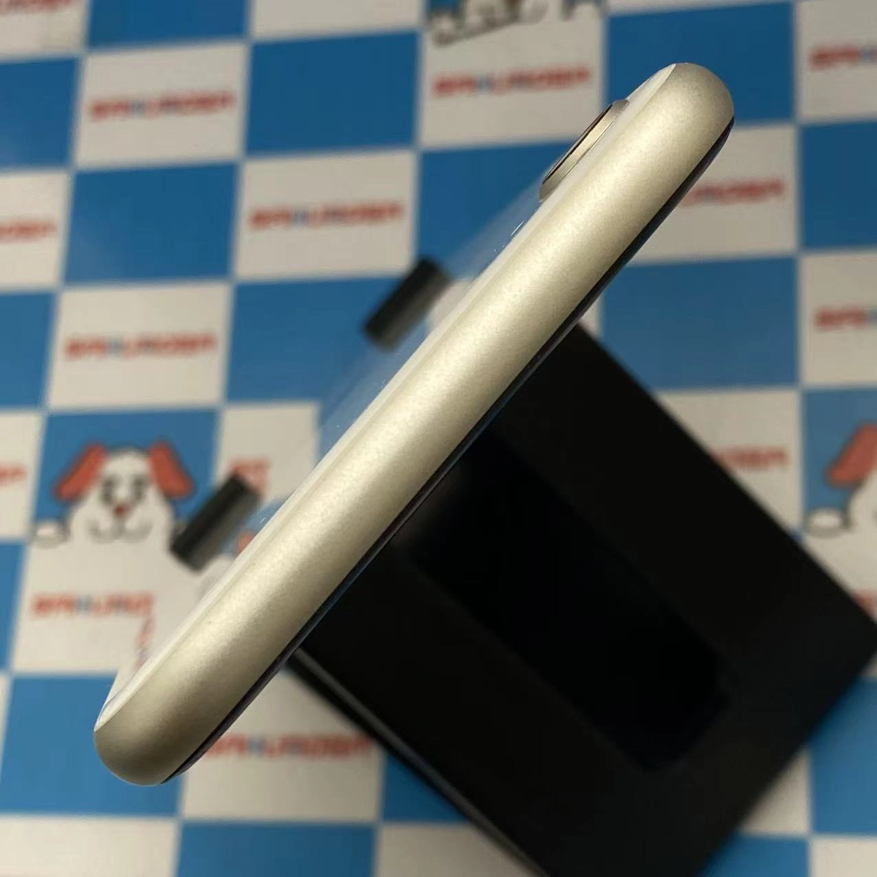 iPhoneSE 第3世代 128GB スターライト MMYG3J/A SIMフリー 極美品