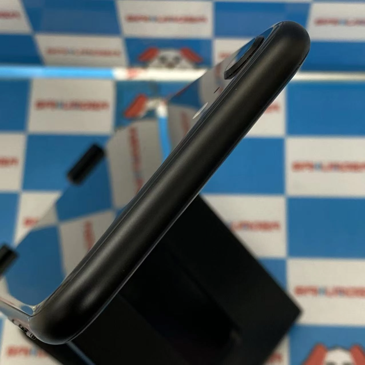 iPhoneSE 第2世代 64GB ブラック MHGP3J/A docomo版SIMフリー 美品