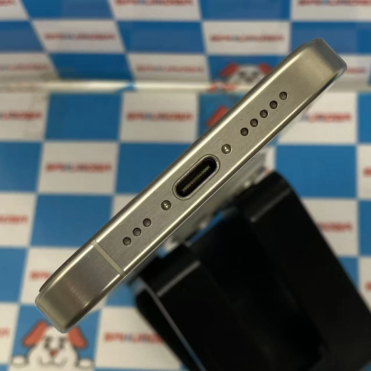 iPhone15 Pro 256GB ホワイトチタニウム MTUD3J/A SIMフリー極美品