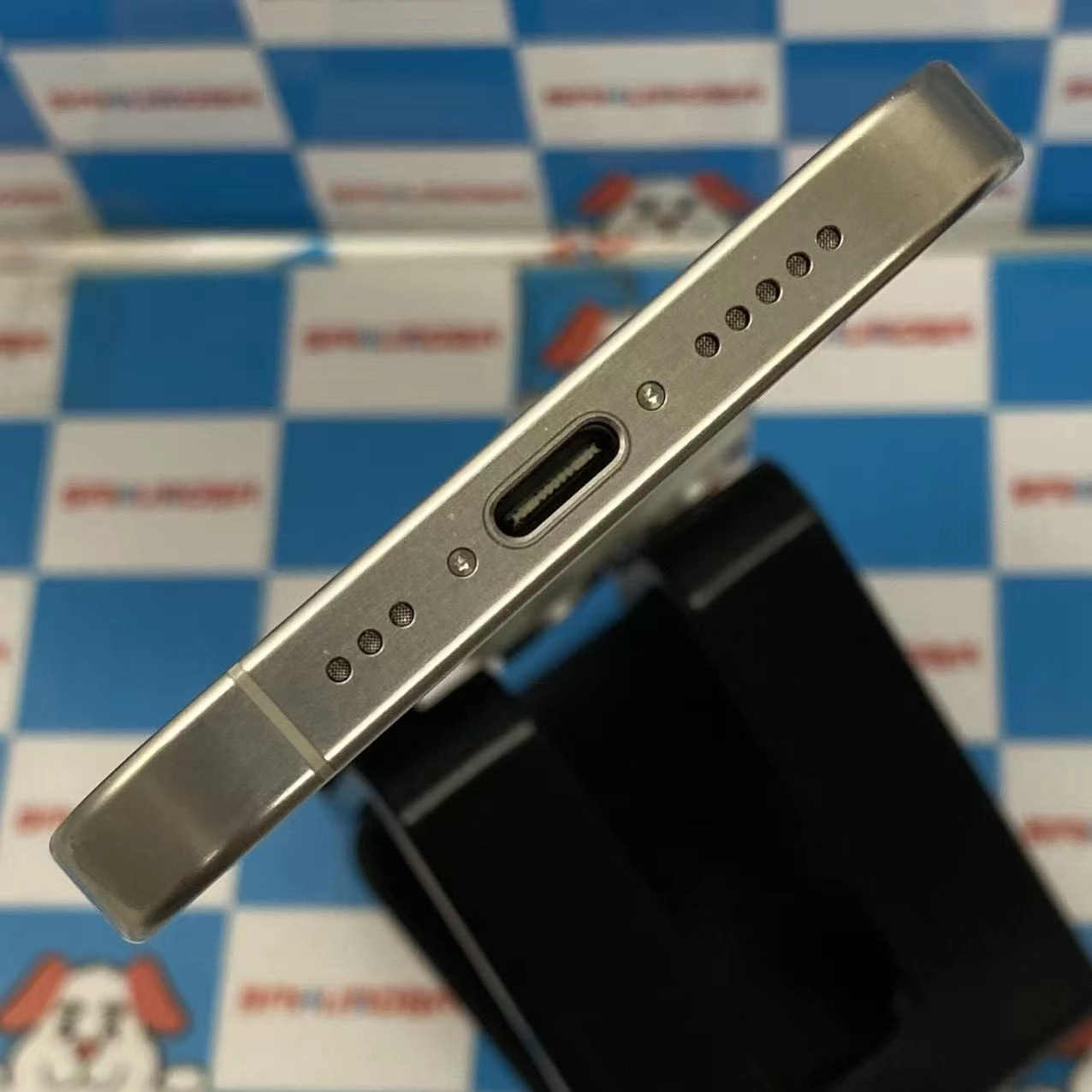 iPhone15 Pro 256GB ホワイトチタニウム MTUD3J/A SIMフリー極美品