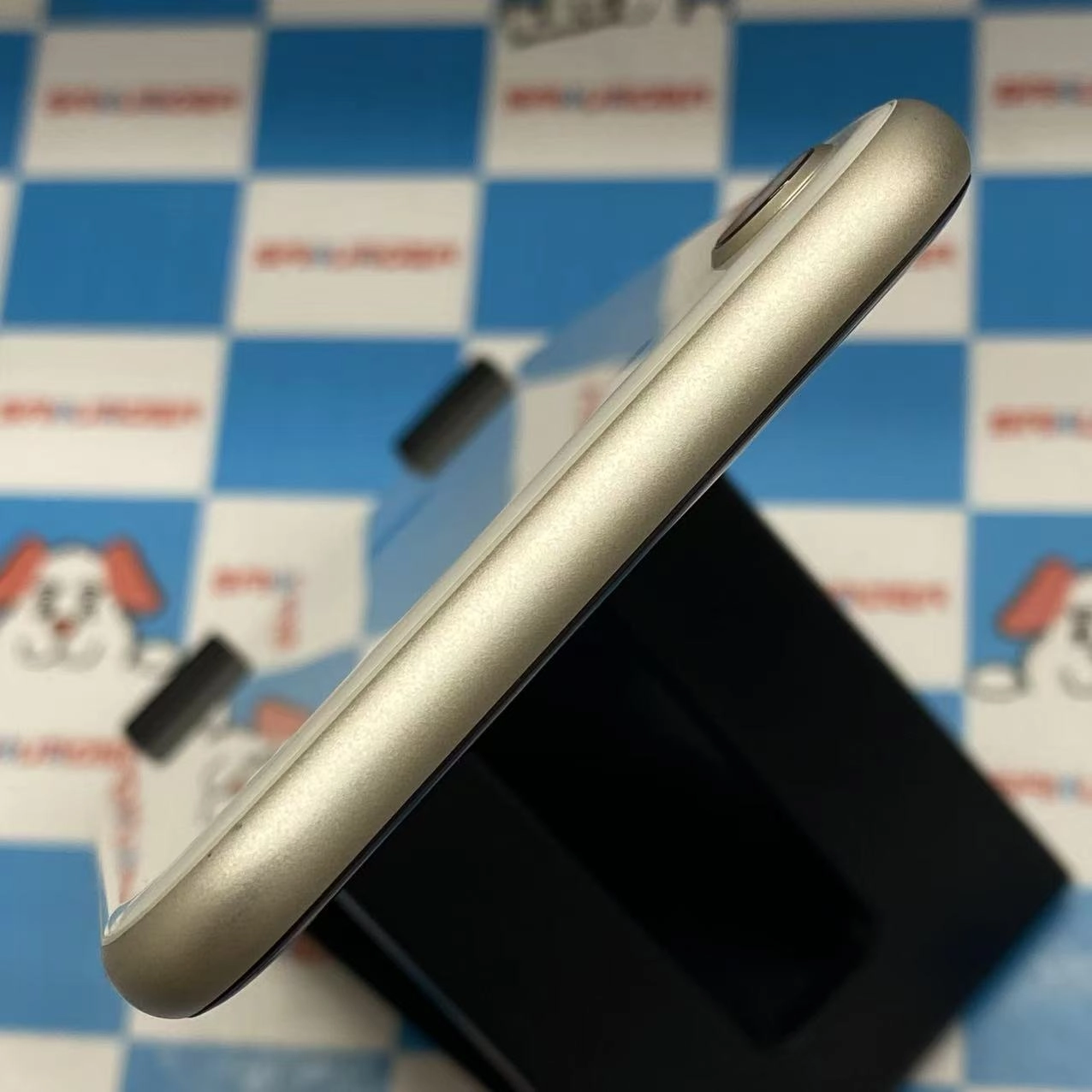 iPhoneSE 第3世代 64GB スターライト MMYD3J/A SIMフリー 極美品