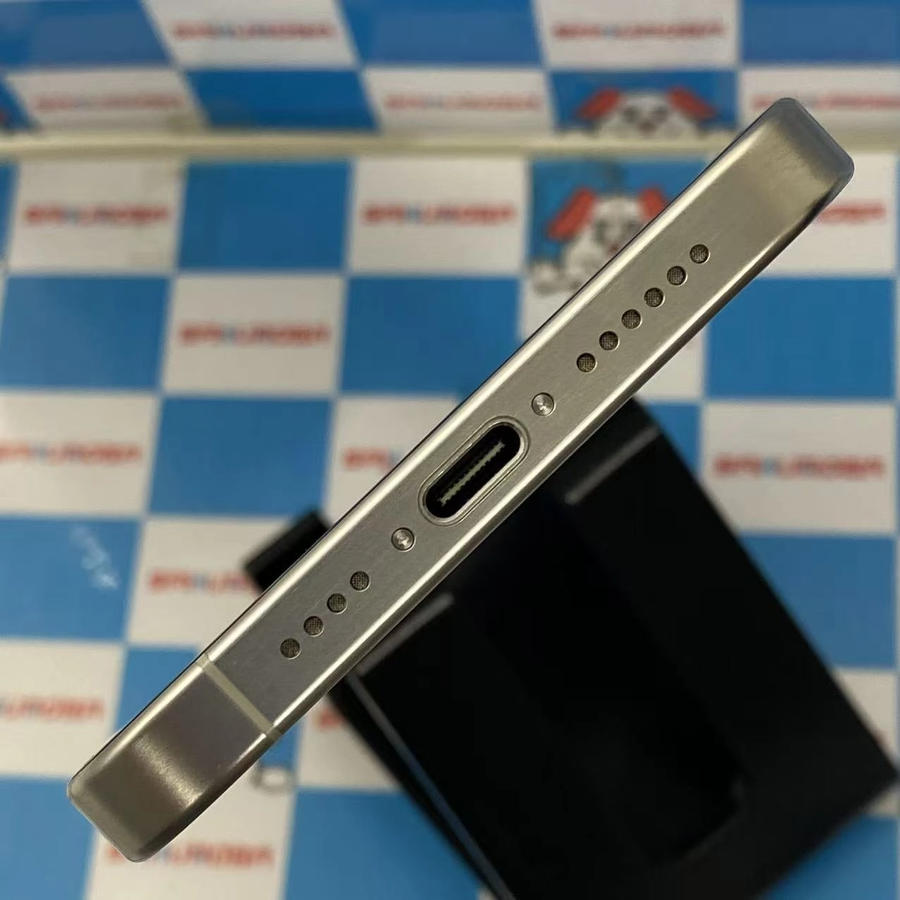 iPhone15 Pro Max 256GB ホワイトチタニウム MU6Q3J/A SIMフリー美品