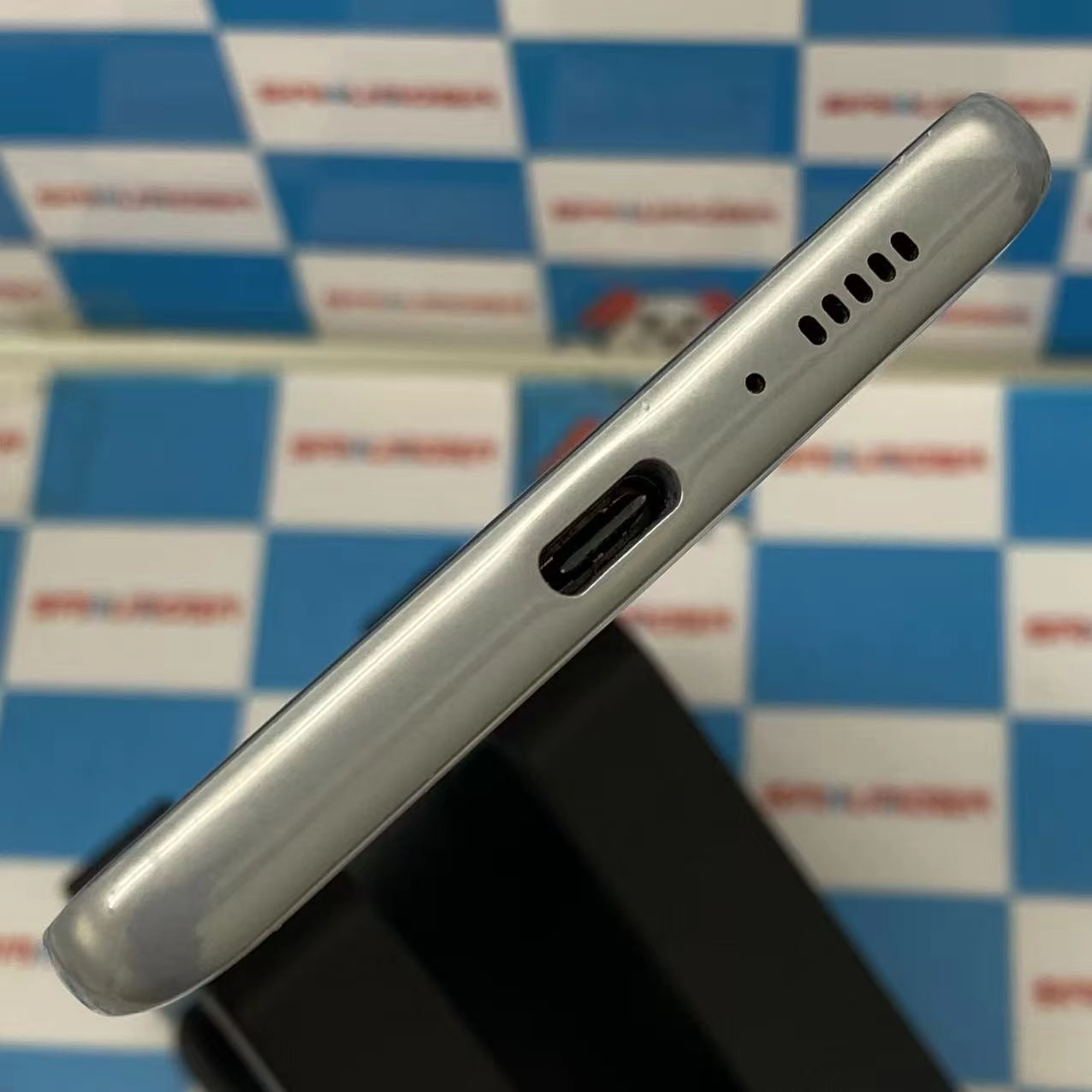 GALAXY A41 64GB ホワイト SCV48 AU版SIMフリー 訳あり品