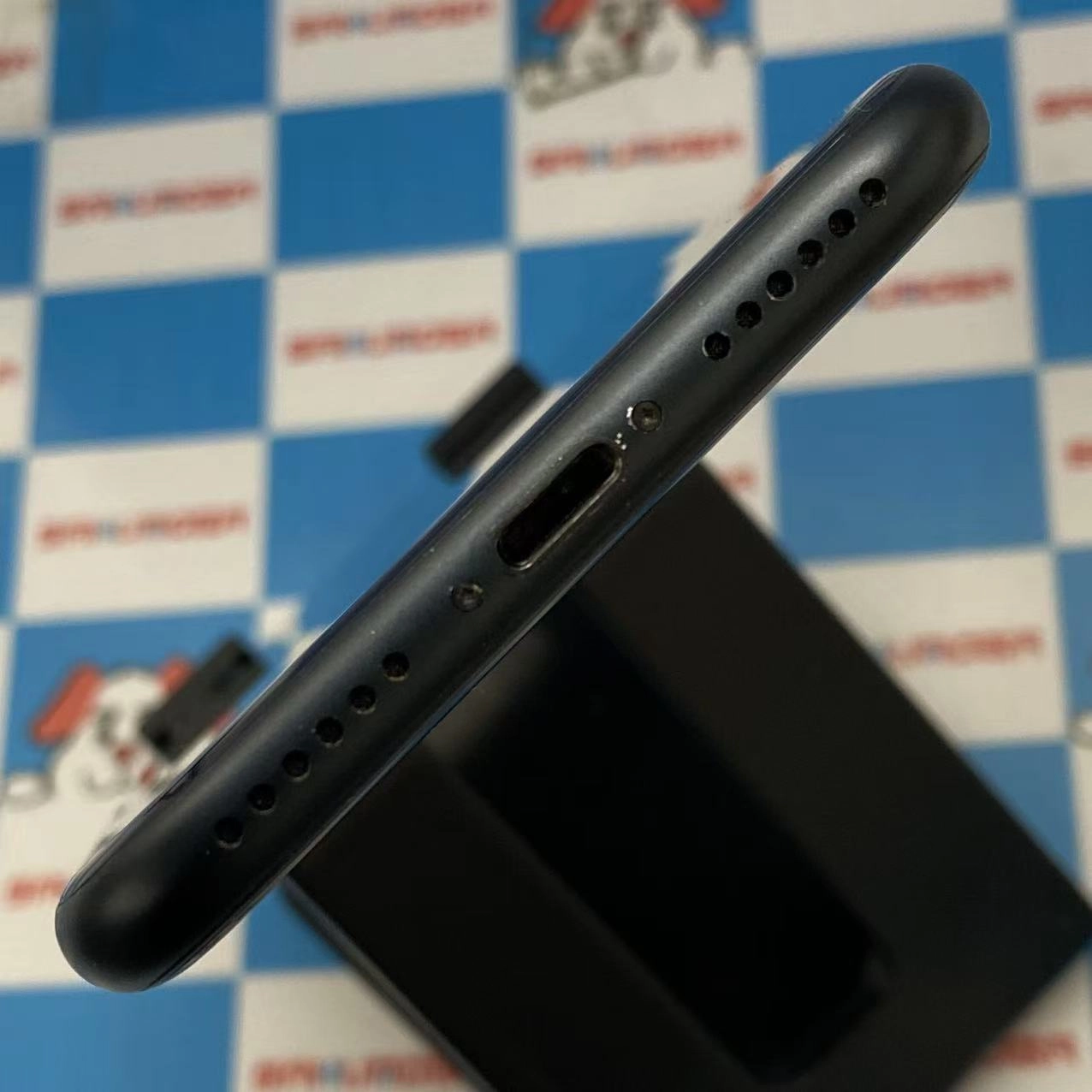 iPhoneSE 第3世代 64GB ミッドナイト MMYC3J/A docomo版SIMフリー