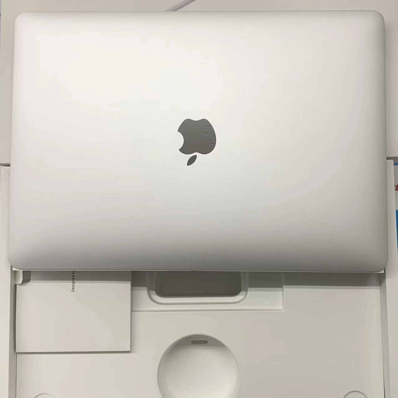 MacBook Pro 13インチ Mid2020 Corei5 1.4GHz 16GB/256GB USキーボード 新品同様 シルバー