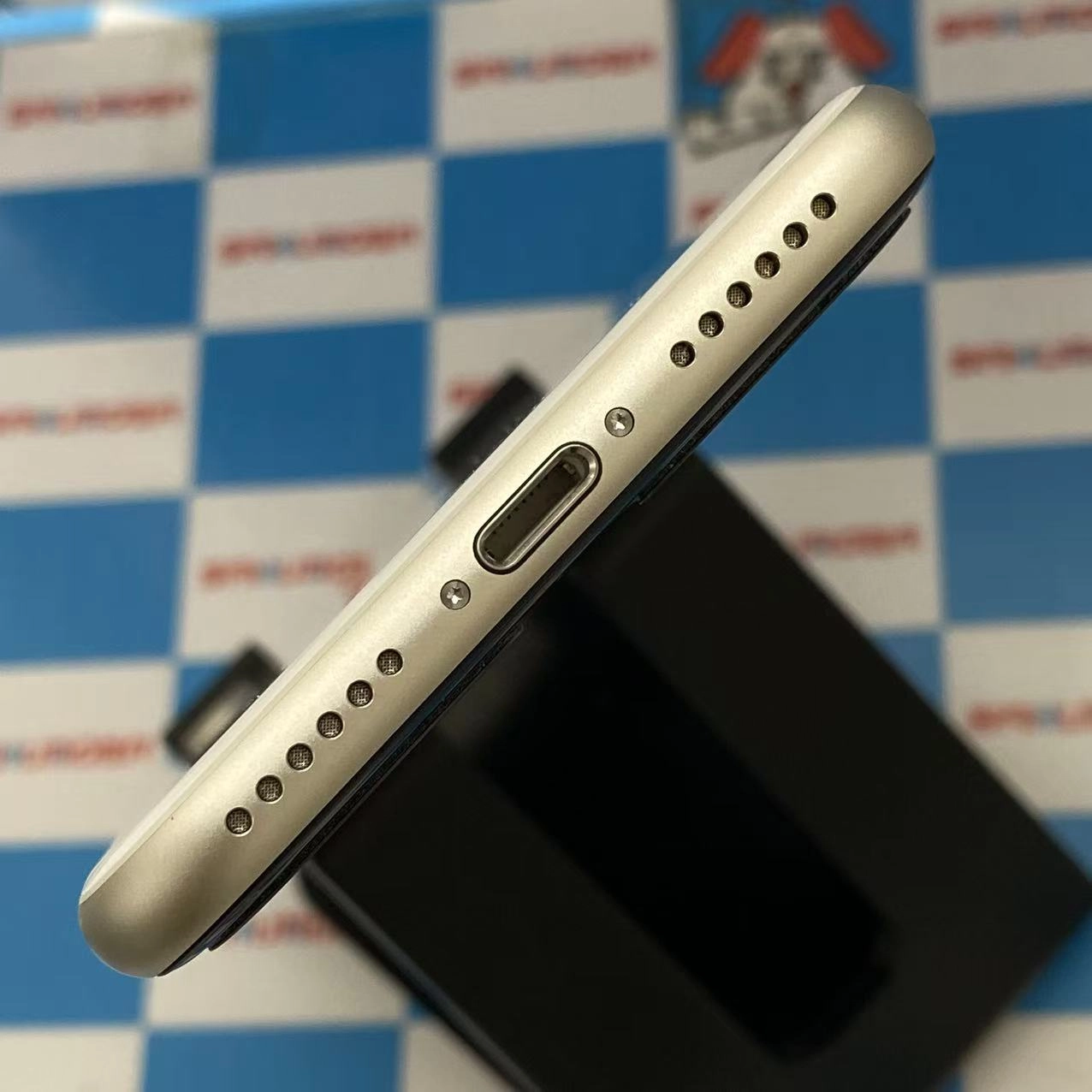 iPhoneSE 第3世代 64GB スターライト MMYD3J/A SIMフリー 極美品