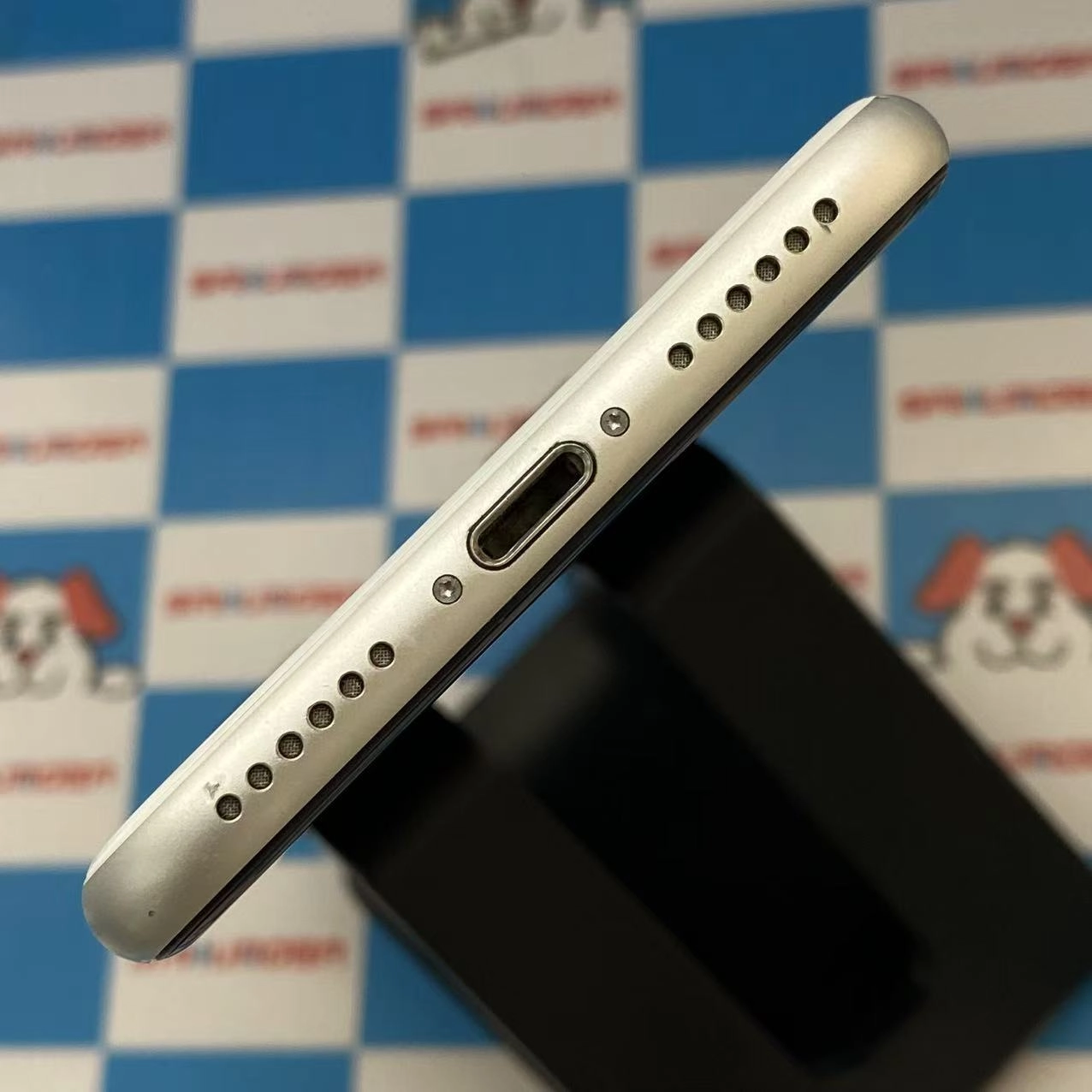 iPhoneSE 第2世代 256GB ホワイト MXVU2J/A AU版SIMフリー au