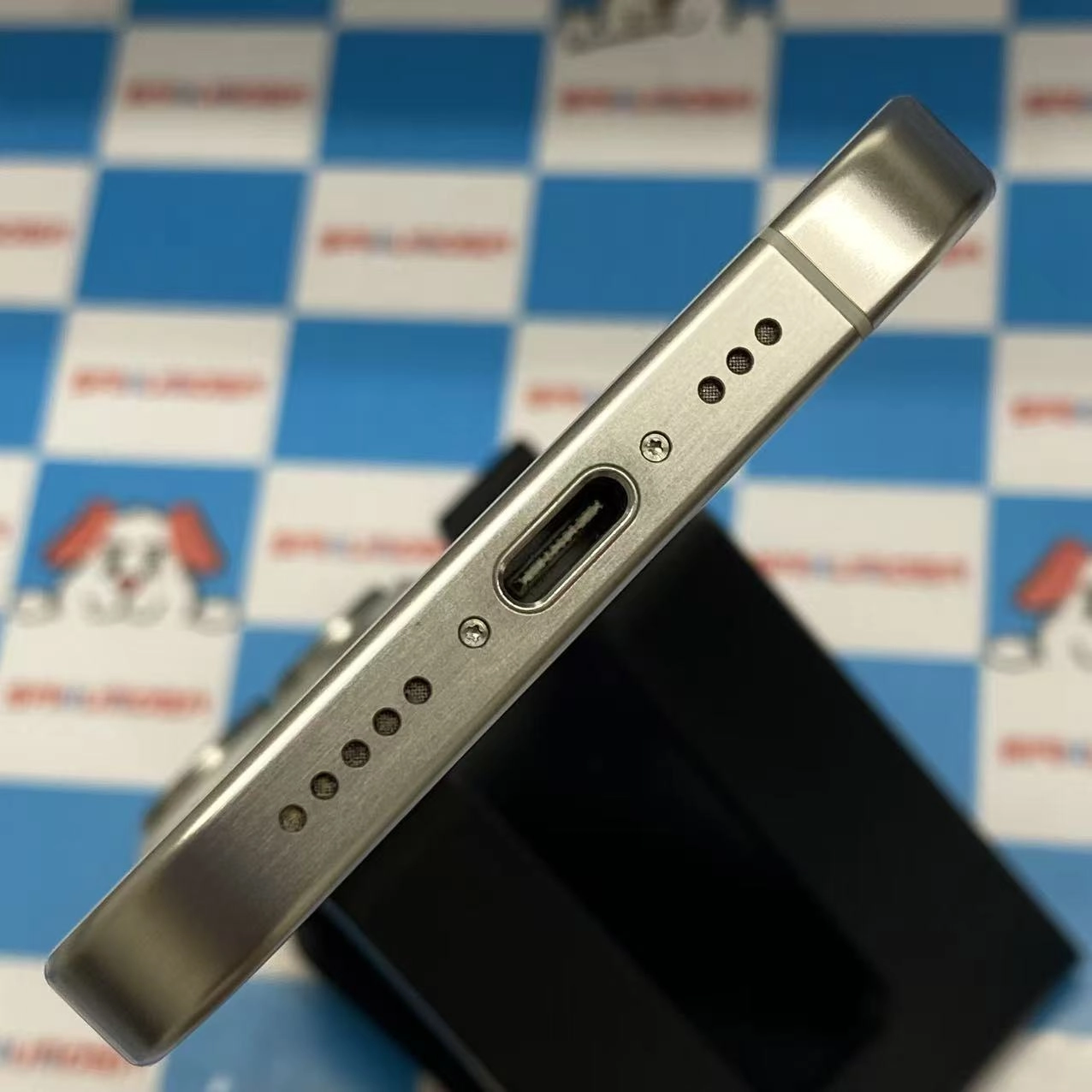 iPhone15 Pro 256GB ホワイトチタニウム MTUD3J/A SIMフリー美品