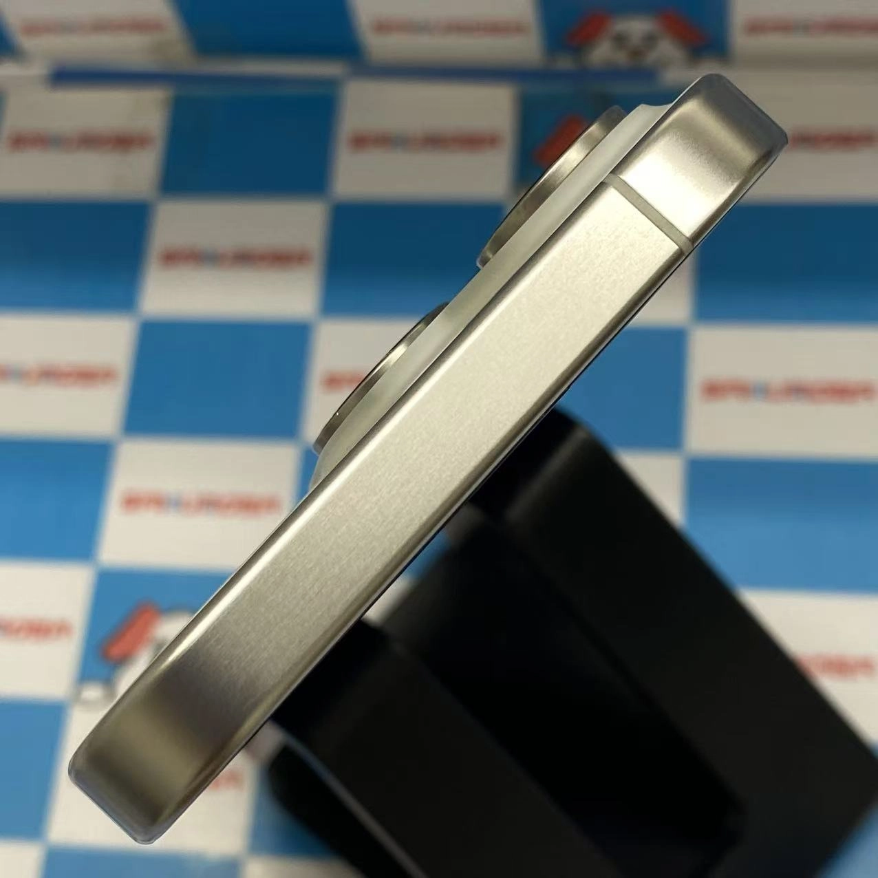 iPhone15 Pro 256GB ホワイトチタニウム MTUD3J/A SIMフリー美品