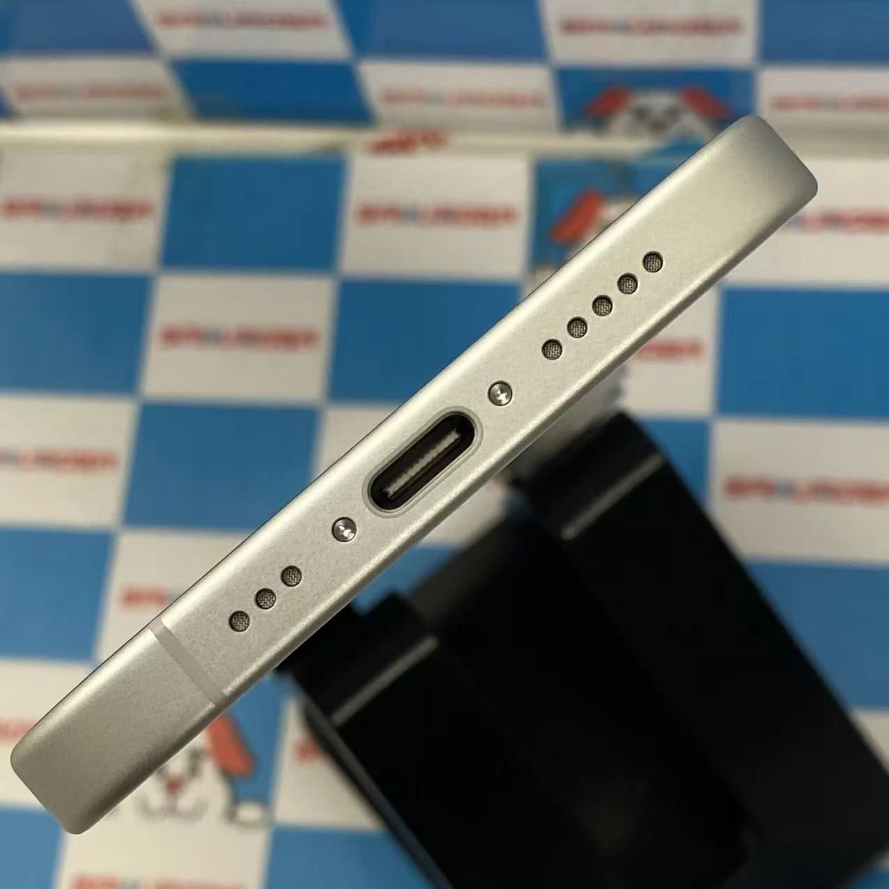 iPhone16 128GB ホワイト MYDR3J/A SIMロック解除済 AU版SIMフリー新品同様 au