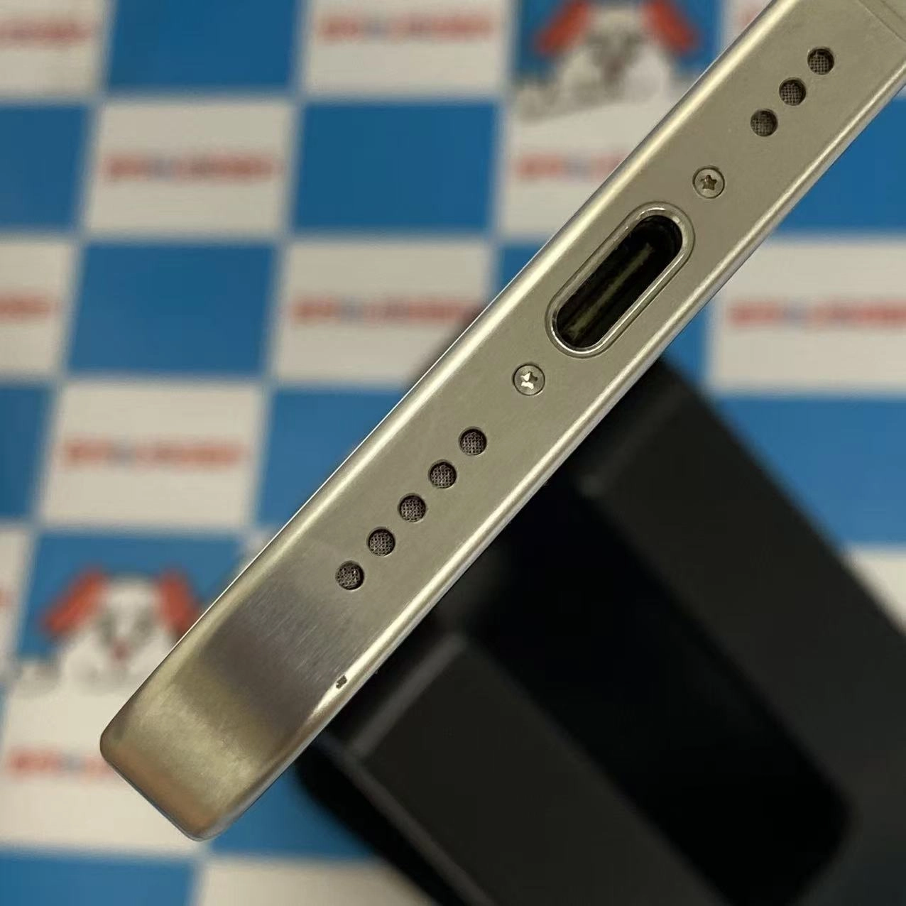 iPhone15 Pro 512GB ホワイトチタニウム MTUJ3J/A AU版SIMフリー au