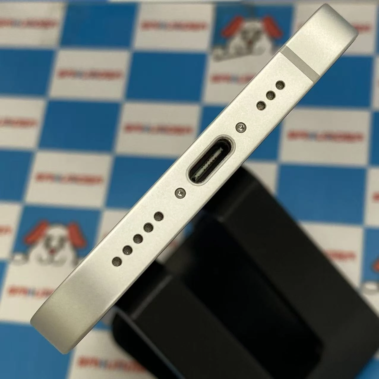 iPhone 16e 128GB ホワイト MD1R4J/A docomo版SIMフリー