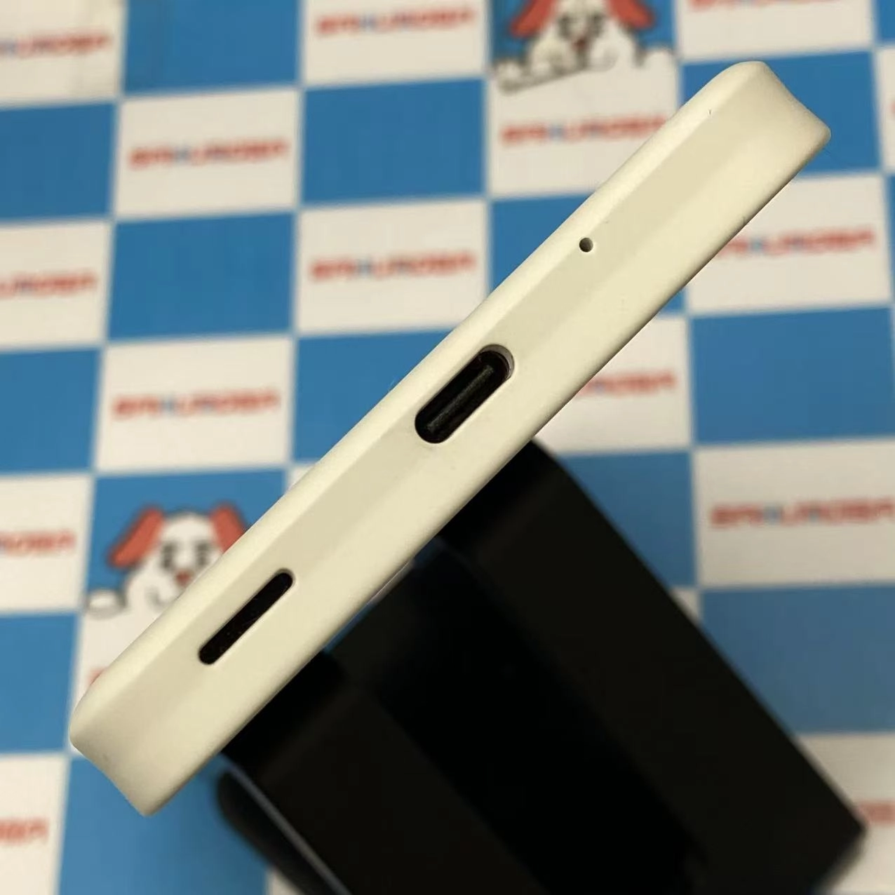 AQUOS wish3 4GB/64GB ホワイト SH-53D docomo版SIMフリー 美品