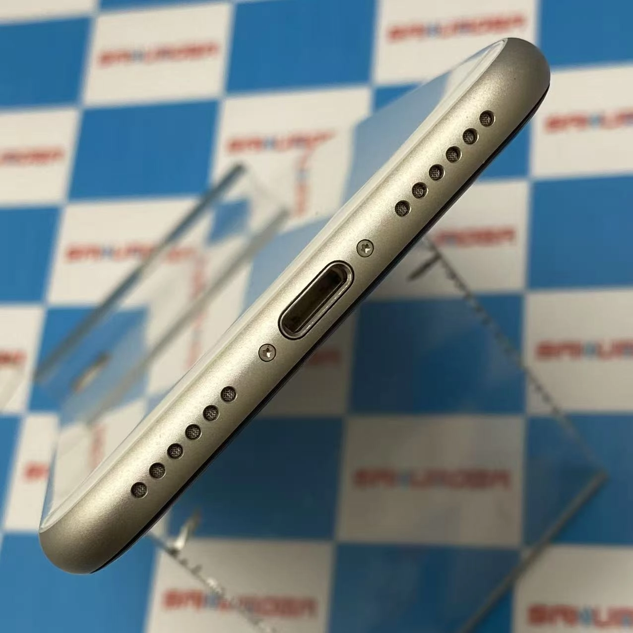 iPhoneSE 第3世代 64GB スターライト MMYD3J/A SIMフリー 美品