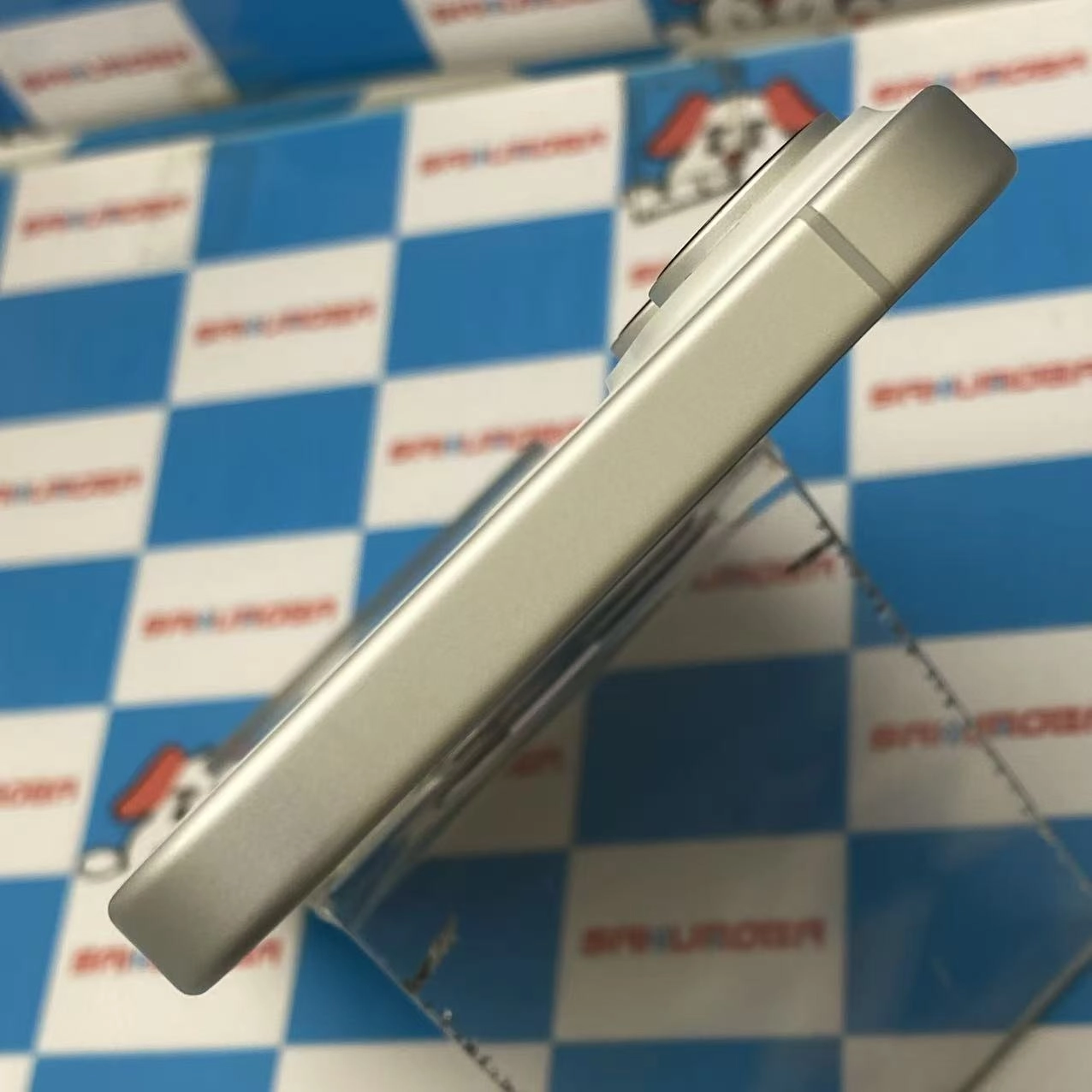 iPhone16 128GB ホワイト MYDR3J/A docomo版SIMフリー 新品同様