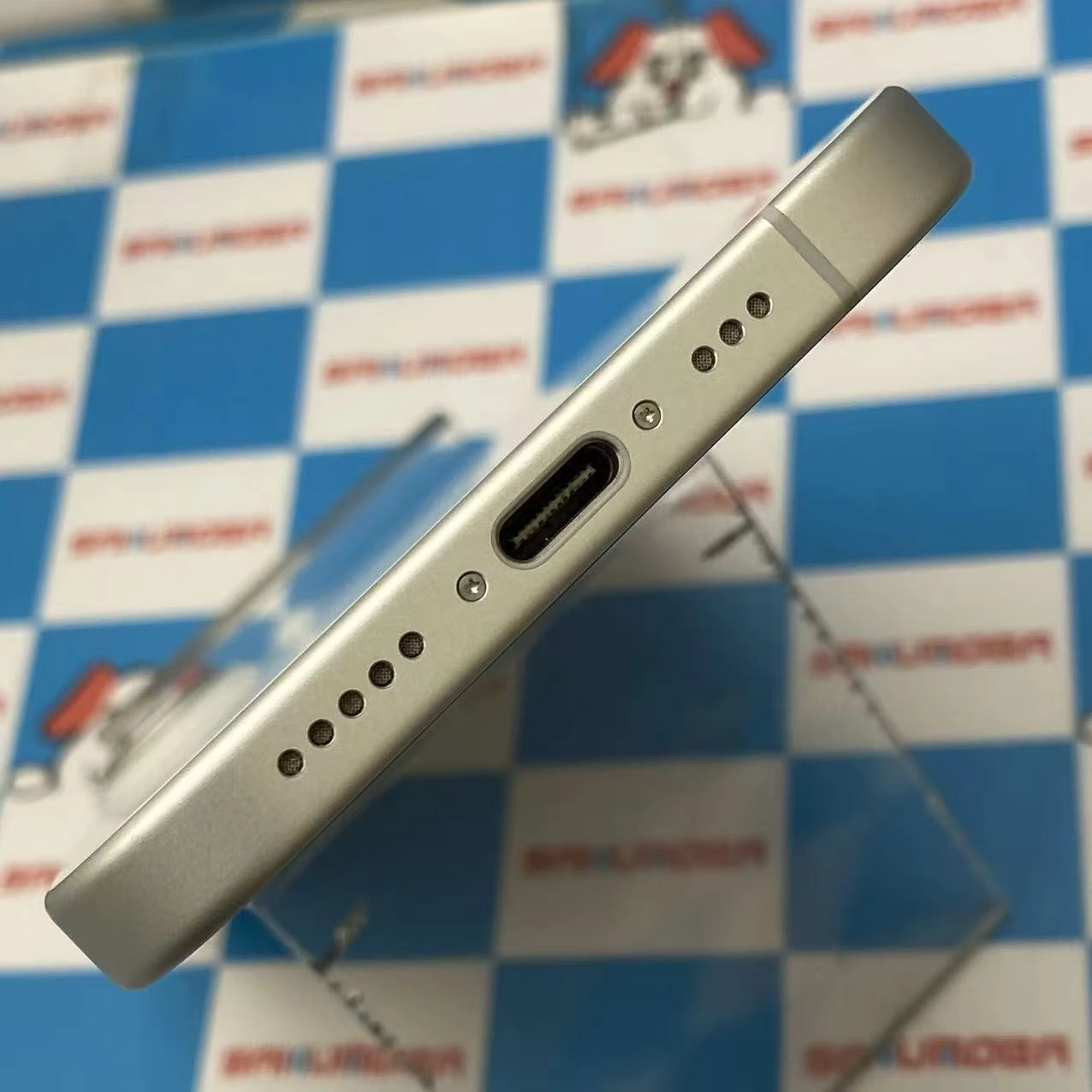 iPhone16 128GB ホワイト MYDR3J/A docomo版SIMフリー 新品同様