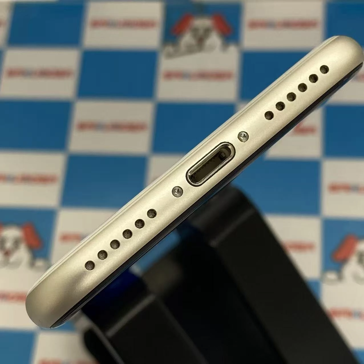 iPhoneSE 第3世代 128GB スターライト MMYG3J/A AU版SIMフリー