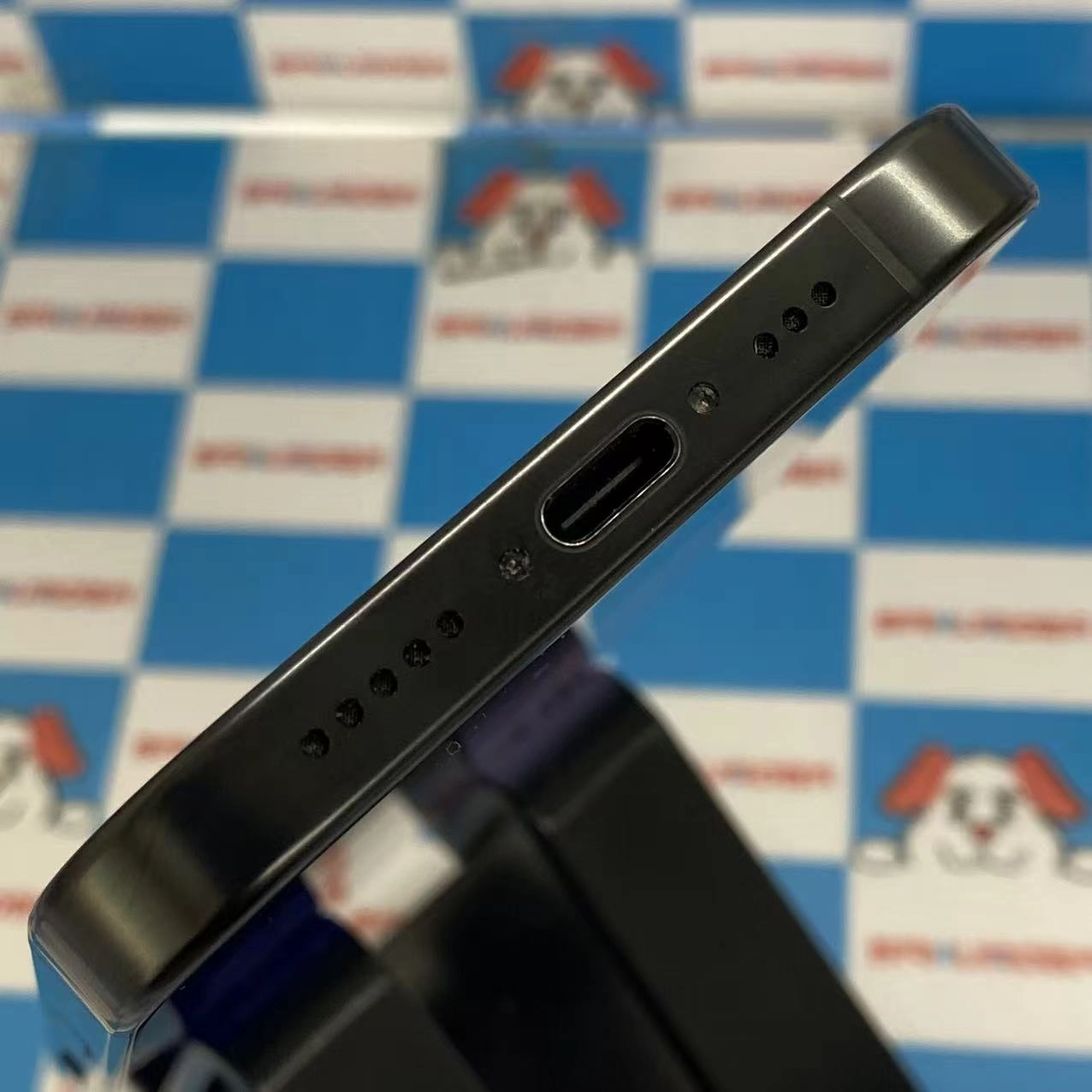 iPhone16 Pro 256GB ブラックチタニウム MYN03J/A docomo版SIMフリー美品