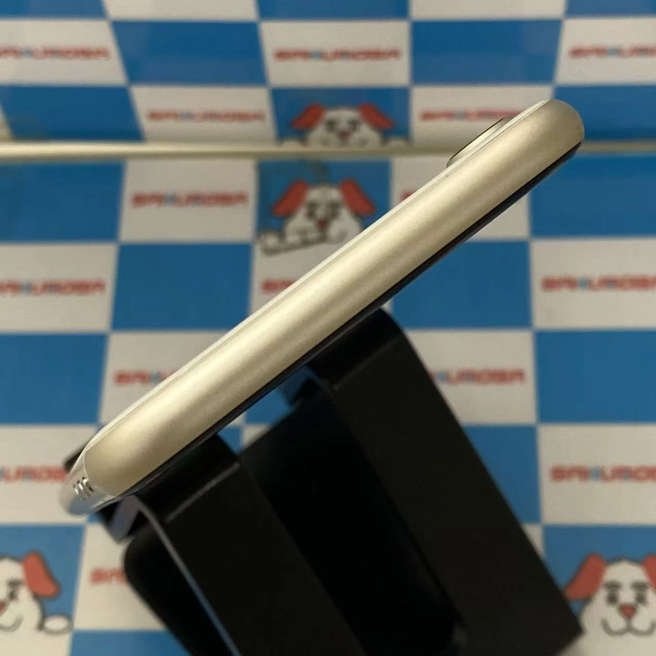 iPhoneSE 第3世代 64GB スターライト MMYD3J/A AU版SIMフリー極美品